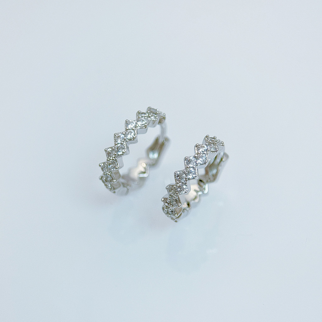 金銀菱格排鑽耳環