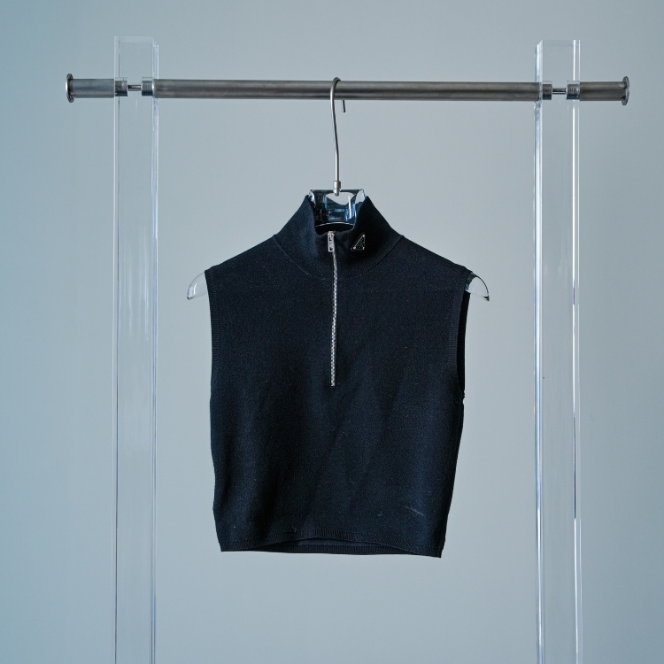 Prada 黑色拉鍊背心上衣