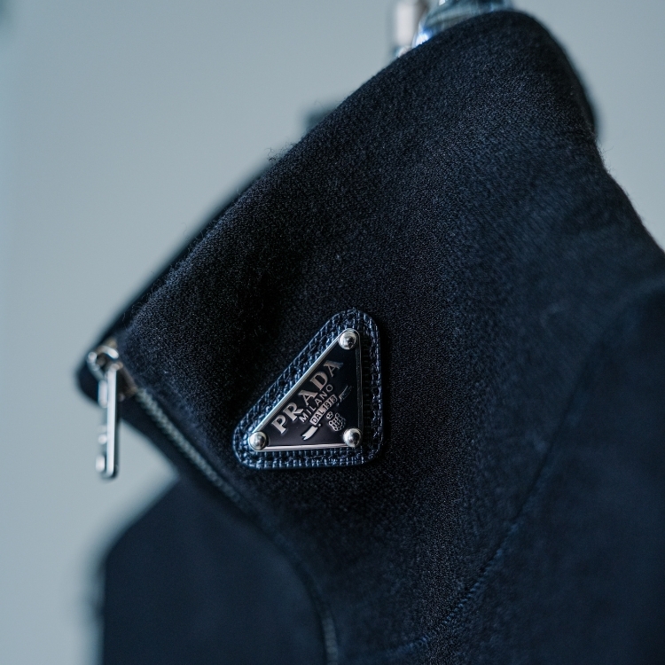 Prada 黑色拉鍊背心上衣