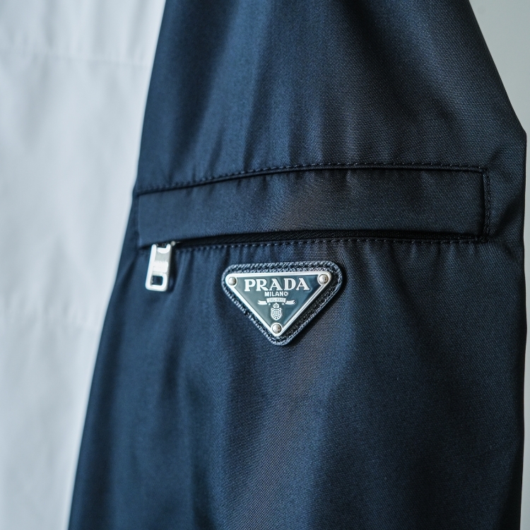 PRADA 熊貓色襯衫