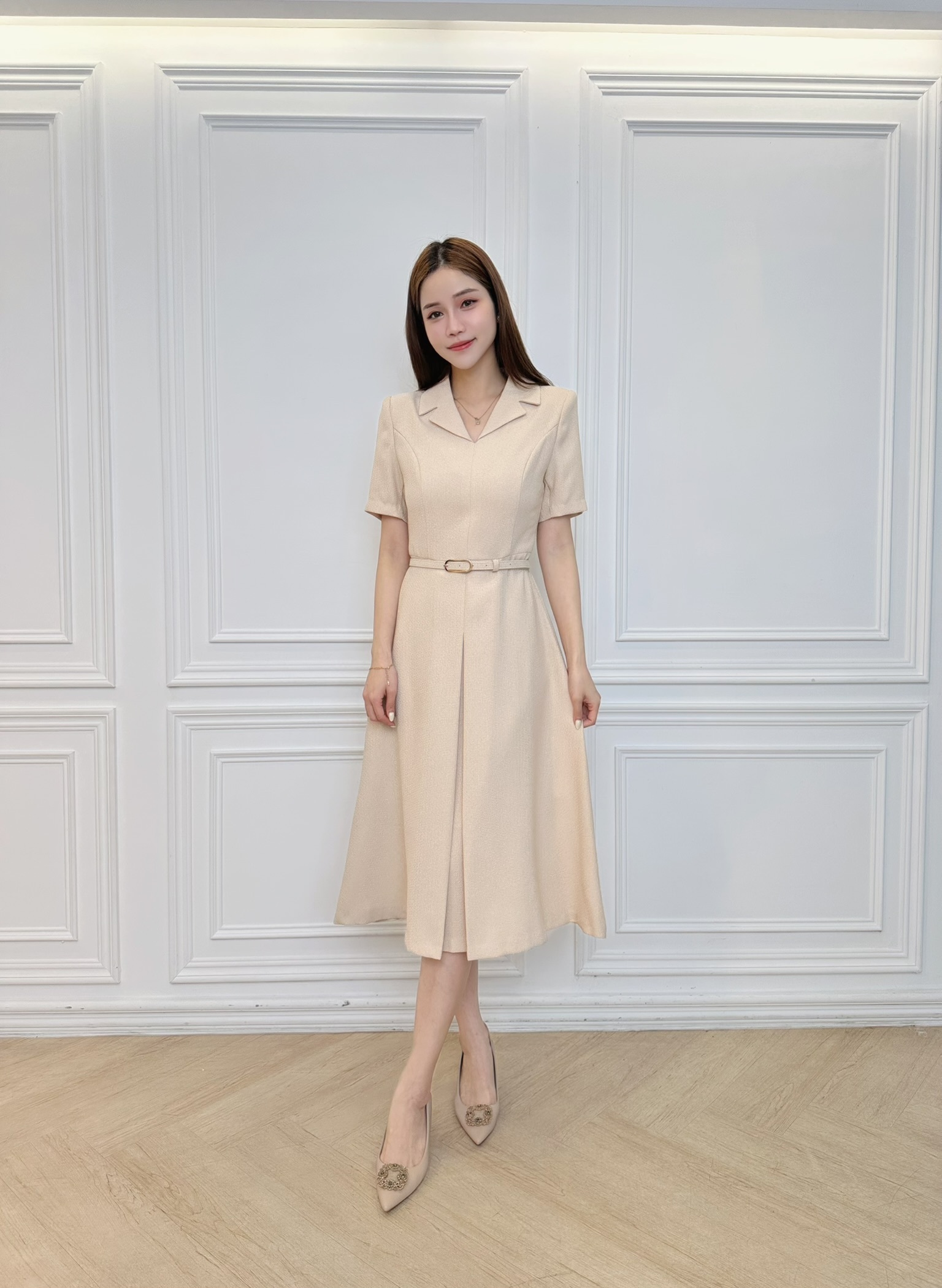 優雅女伶前打褶短袖洋裝