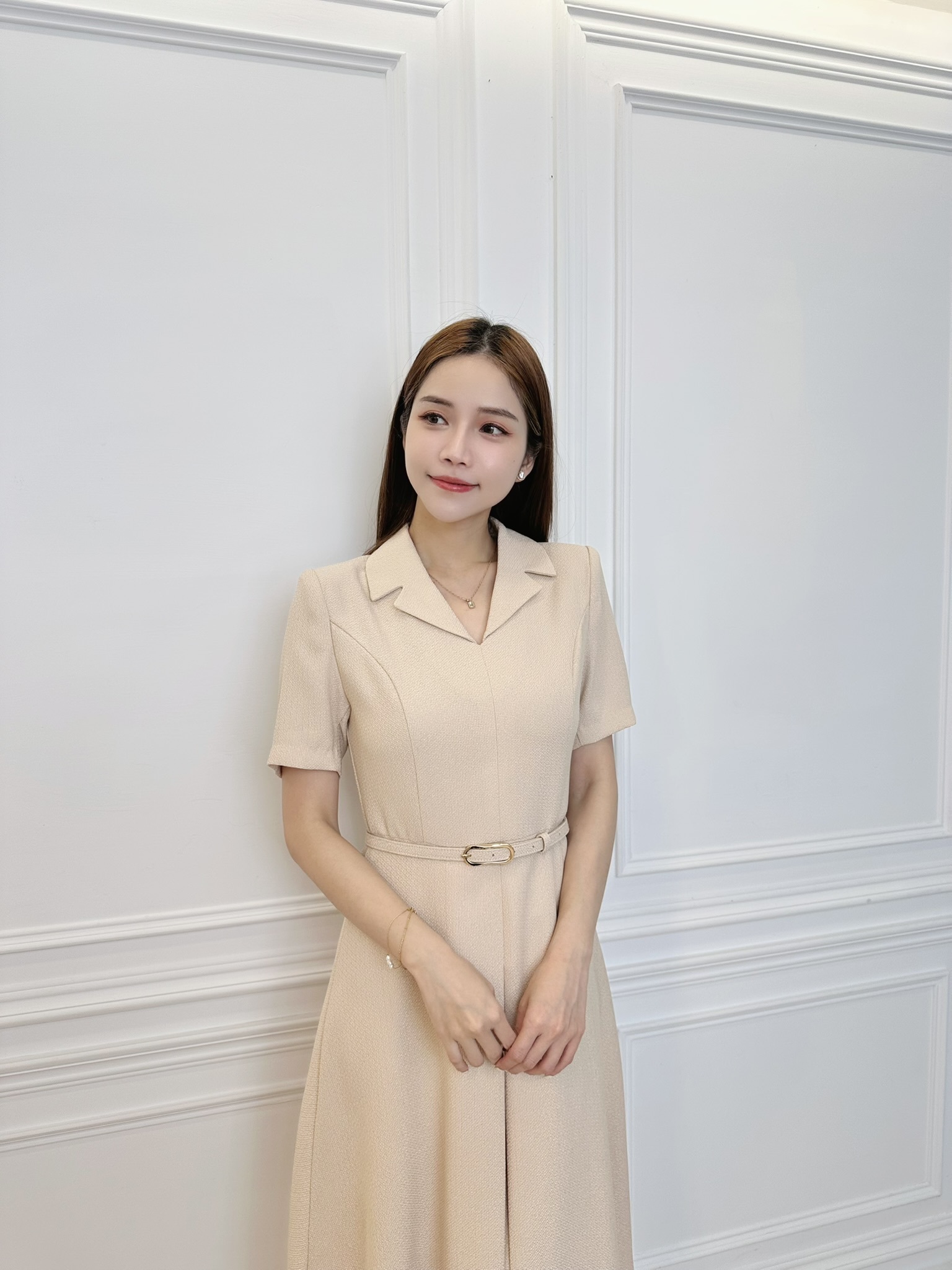 優雅女伶前打褶短袖洋裝