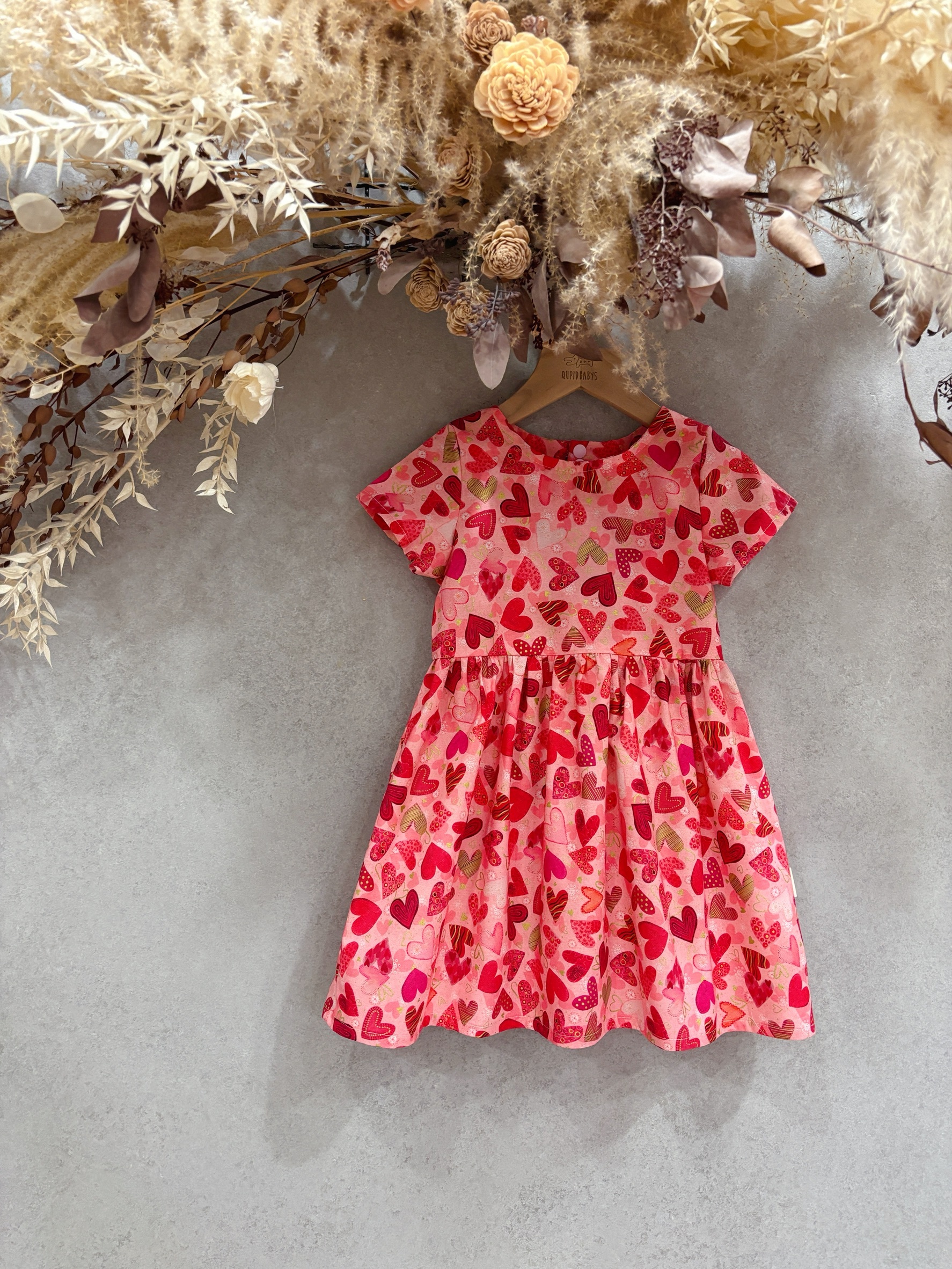 燙金愛心 背愛心鏤空洋裝 (100)