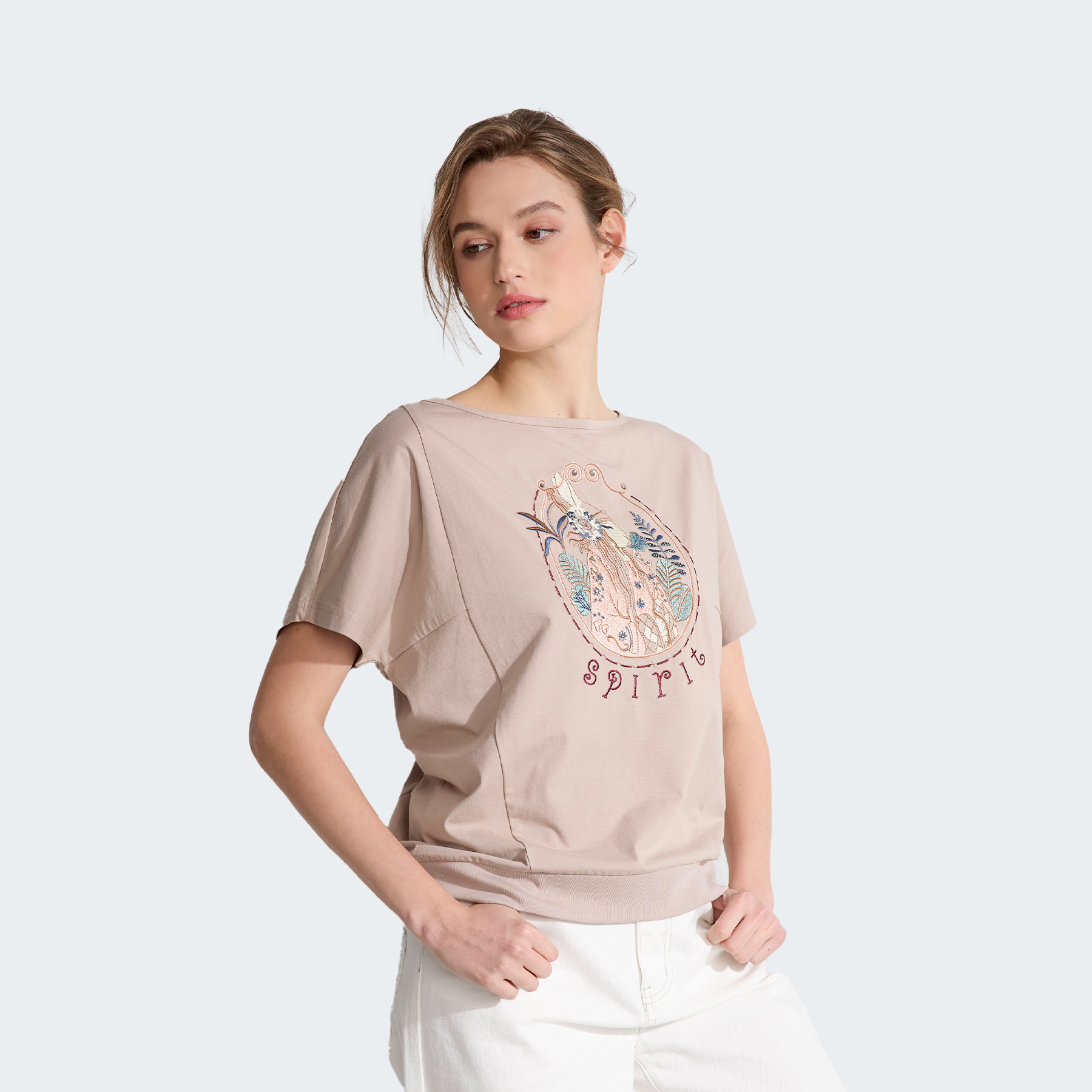 繁複優雅刺繡棉T