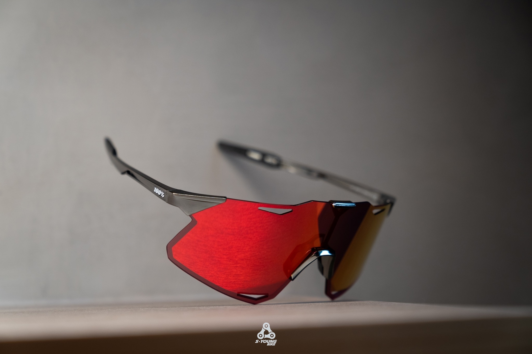 現貨【100%】Hypercraft® 自行車輕量風鏡 / 液態銀框 鏡面紅片（附透明片）