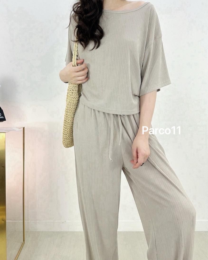 【慵懶百搭的冰絲涼感壓摺套裝】（現貨）