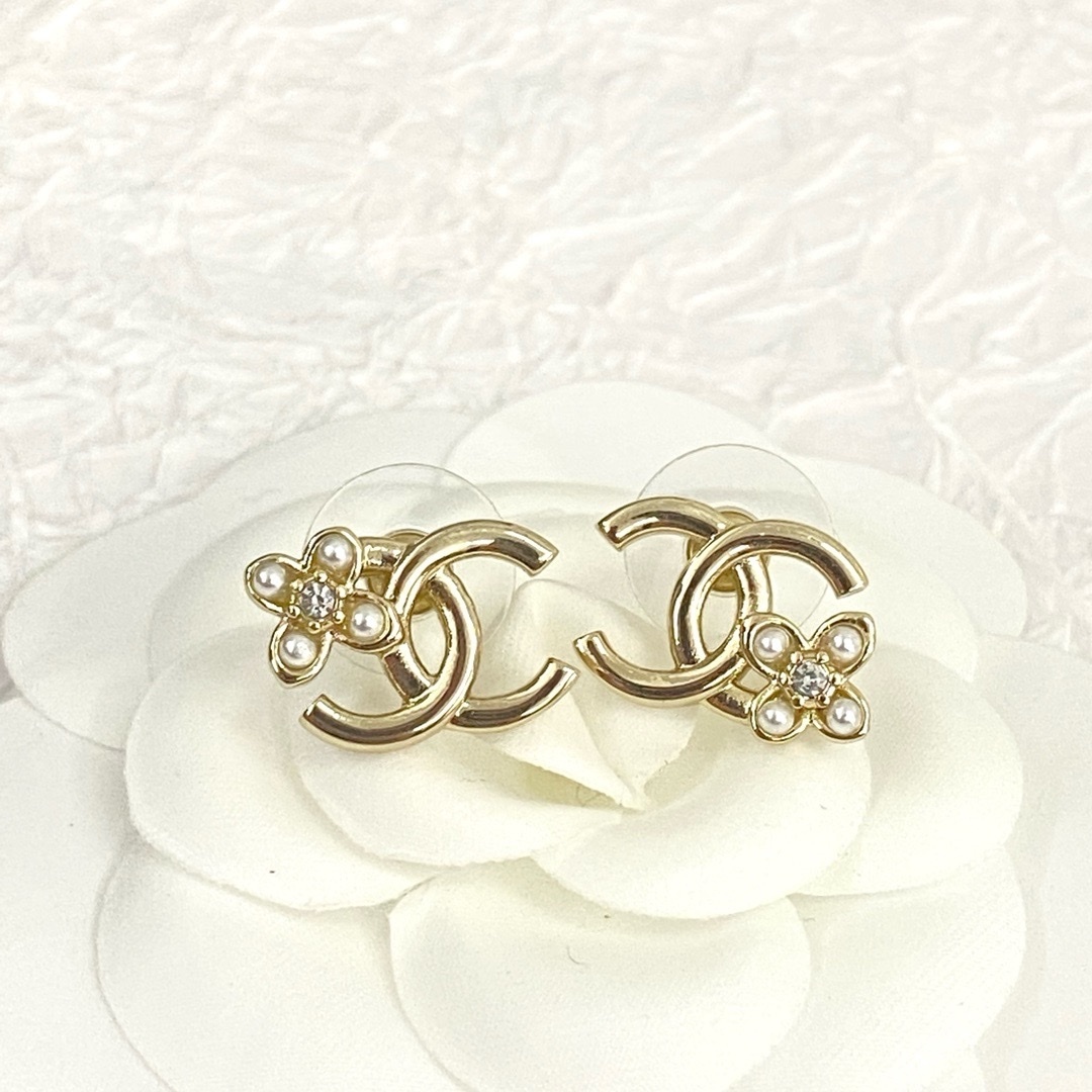 18k香奶奶”小珍珠四葉草雙c淺金定製耳釘