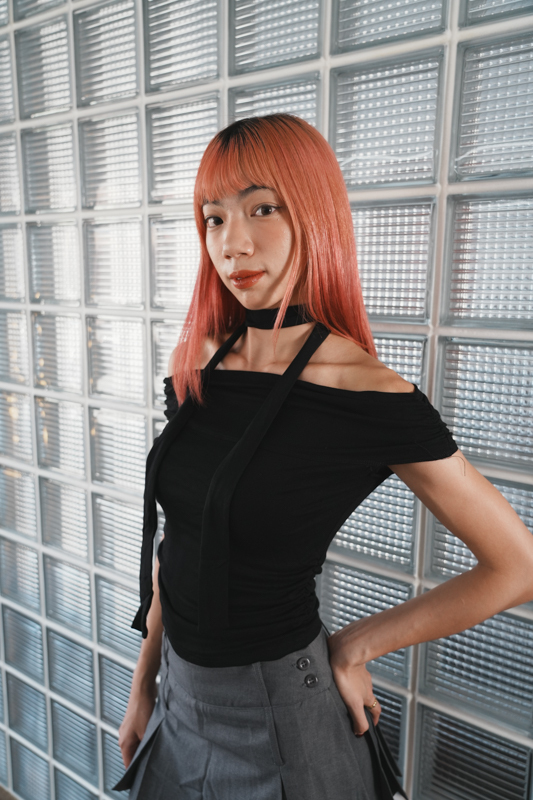 不規則一字領氣質上衣（附領帶）