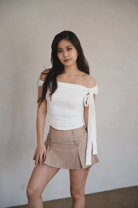 不規則一字領氣質上衣（附領帶）