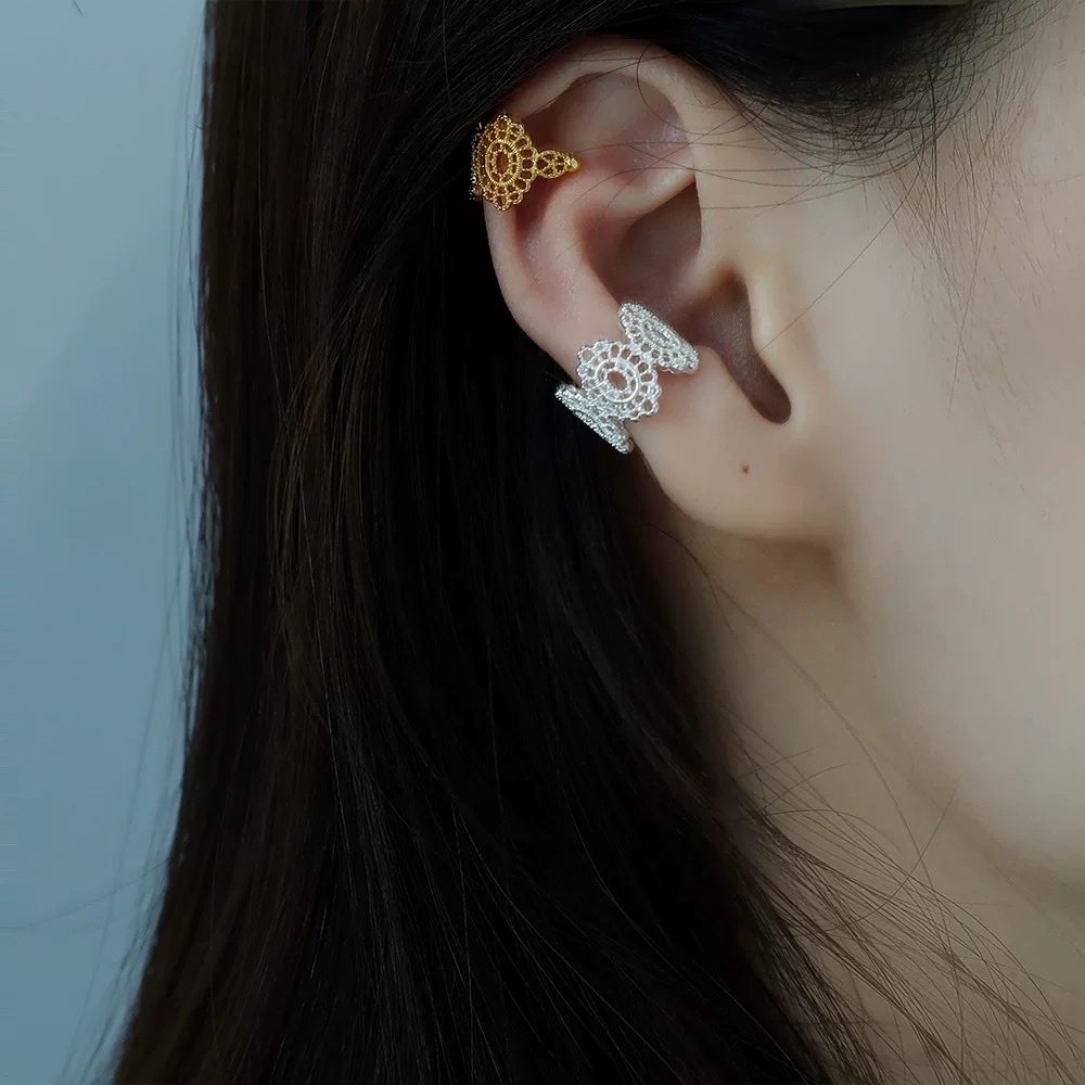 elegant高雅白銀蕾絲鏤空’氛圍耳骨夾/現貨*1