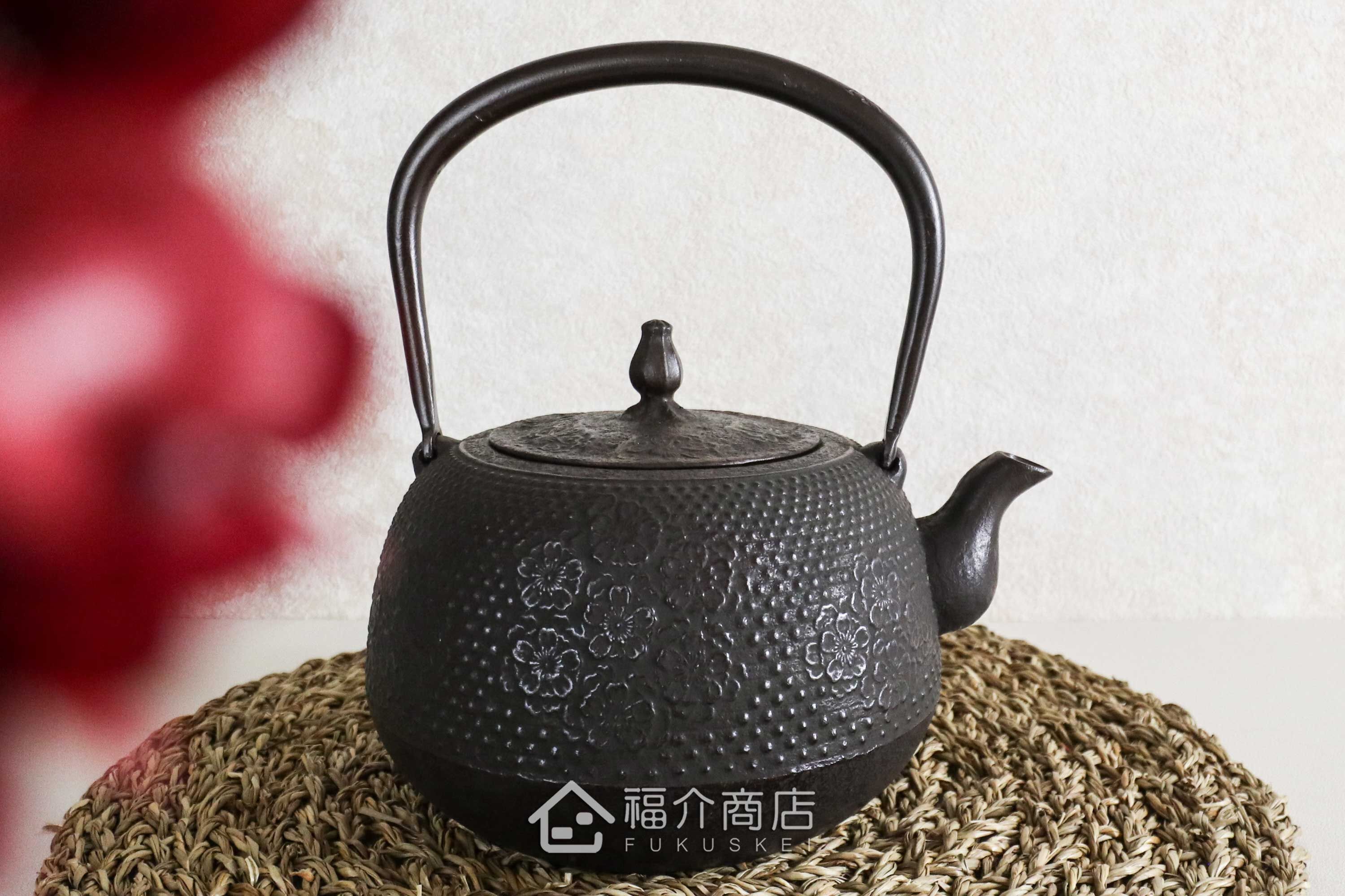 櫻花造型的泡茶煮水鑄鐵壺