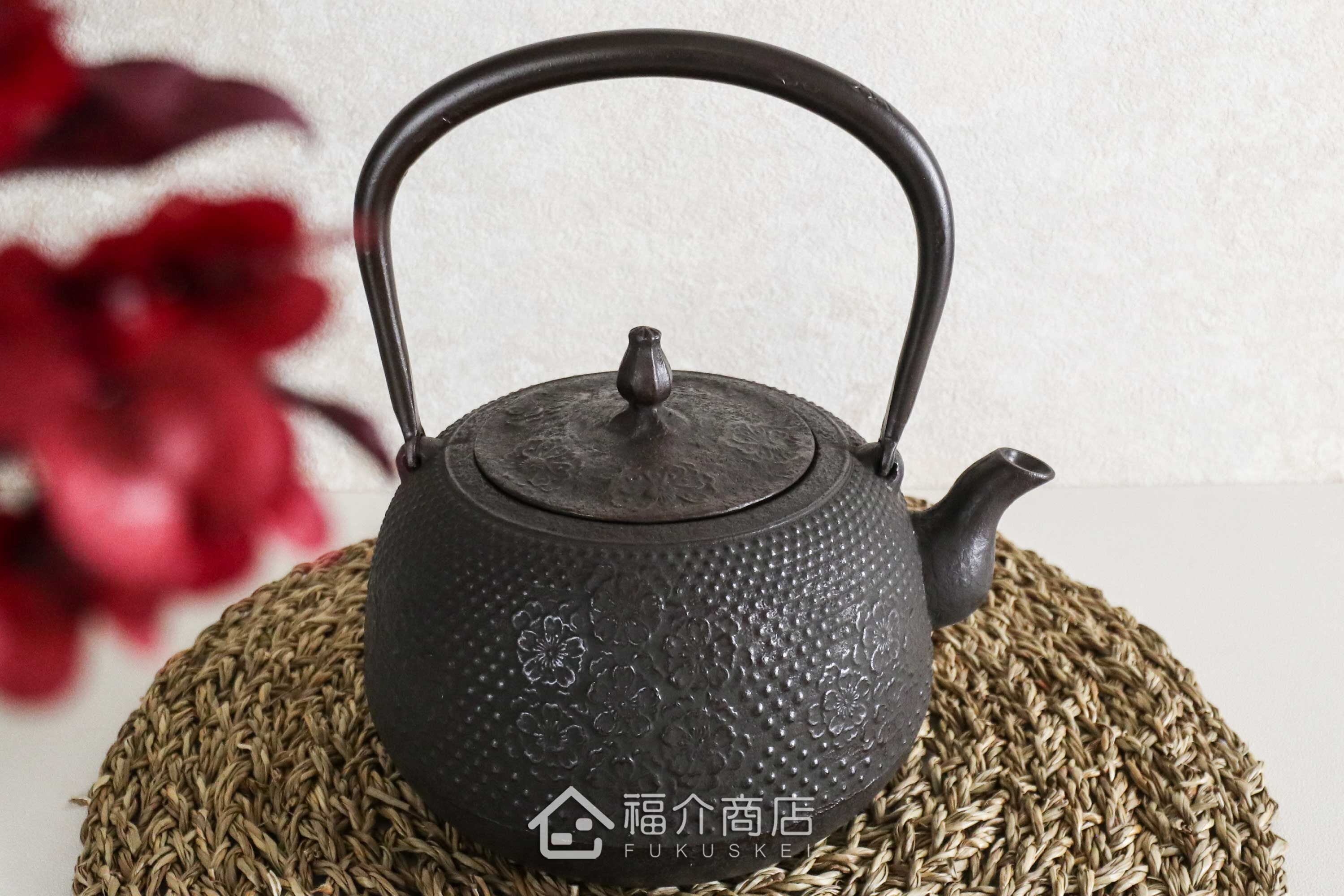 櫻花造型的泡茶煮水鑄鐵壺