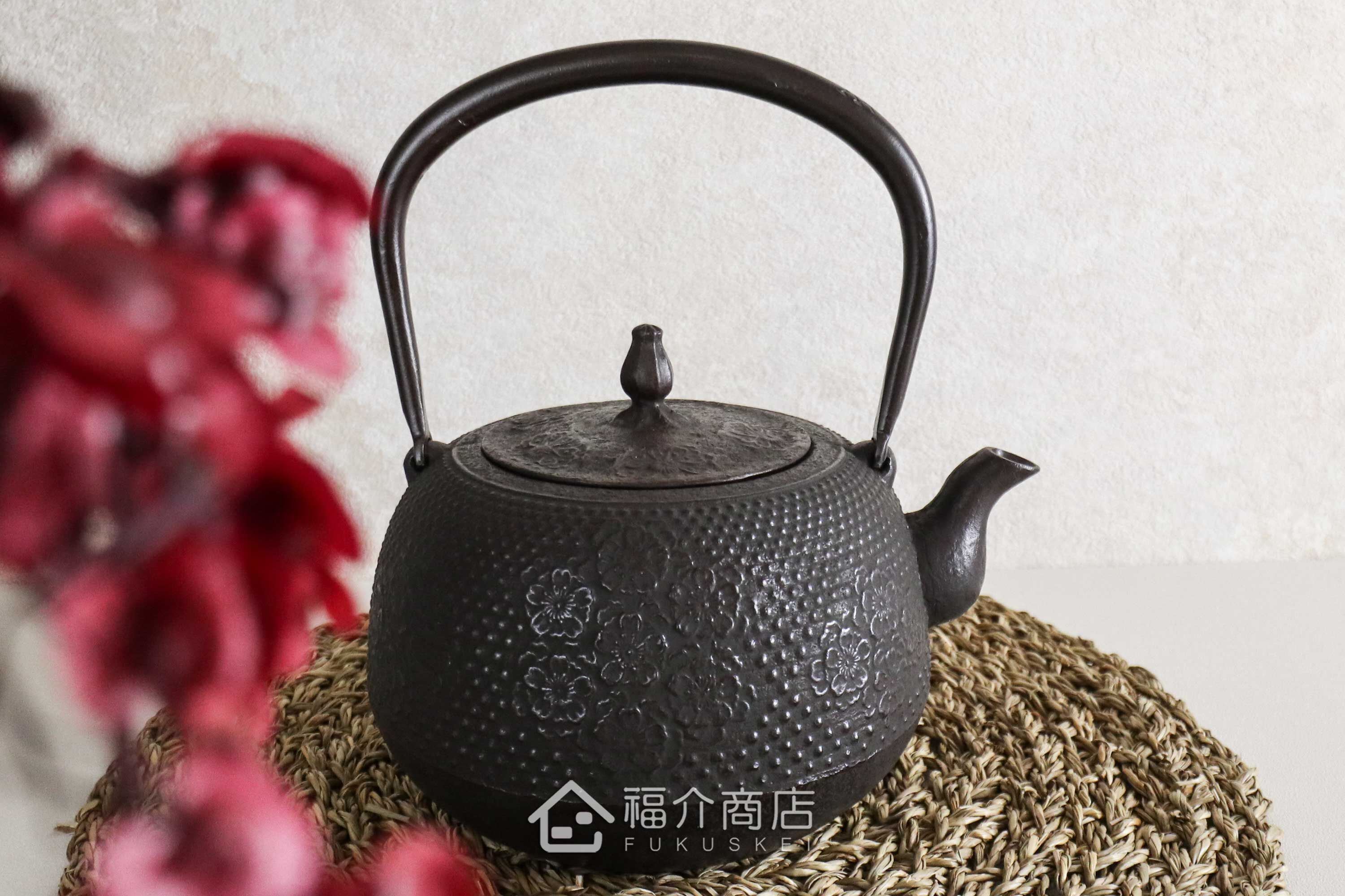 櫻花造型的泡茶煮水鑄鐵壺