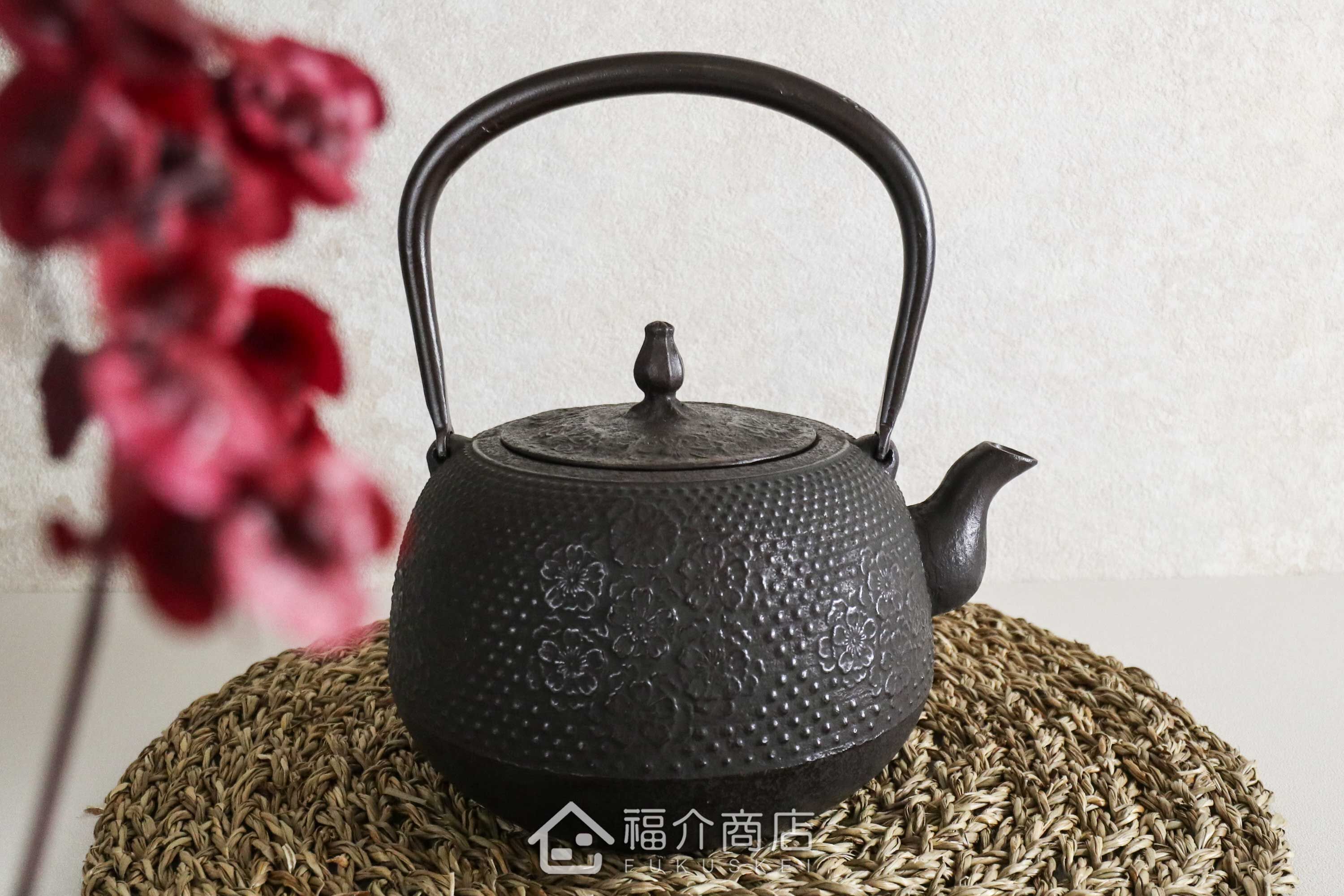 櫻花造型的泡茶煮水鑄鐵壺