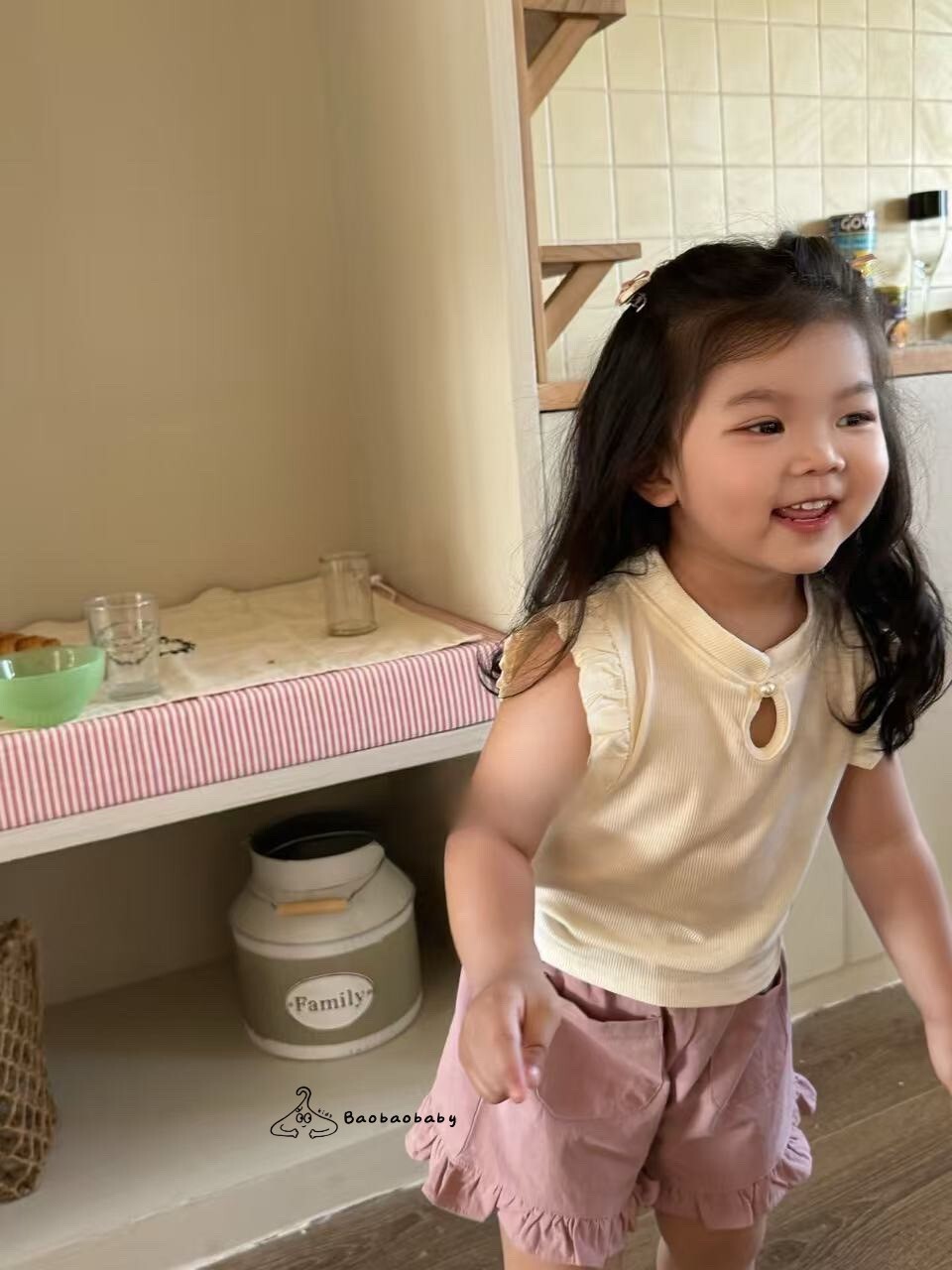 奶油杏釦珍珠背心