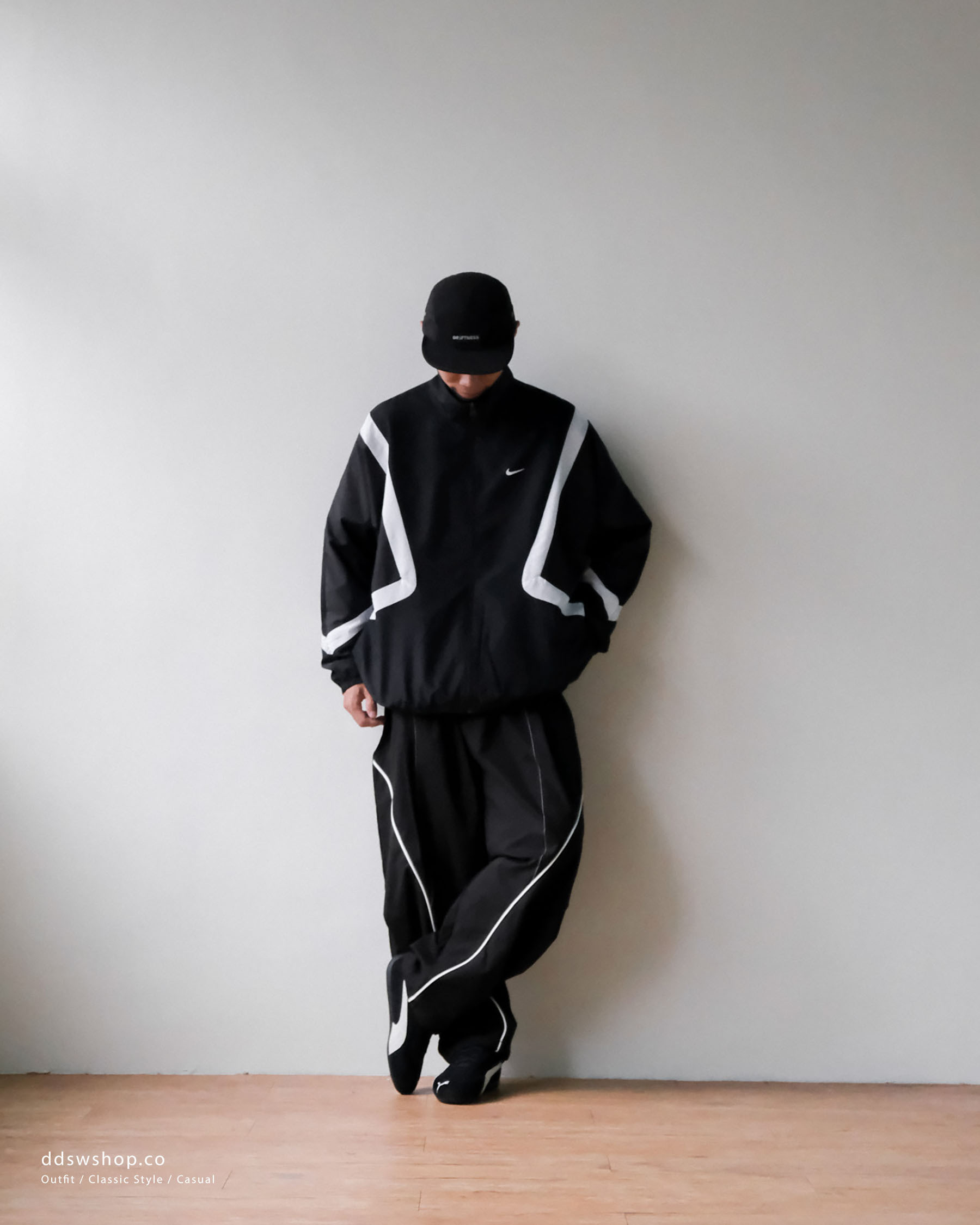 "代購" Nike Icon 復古線條 背後草寫Logo 風衣外套