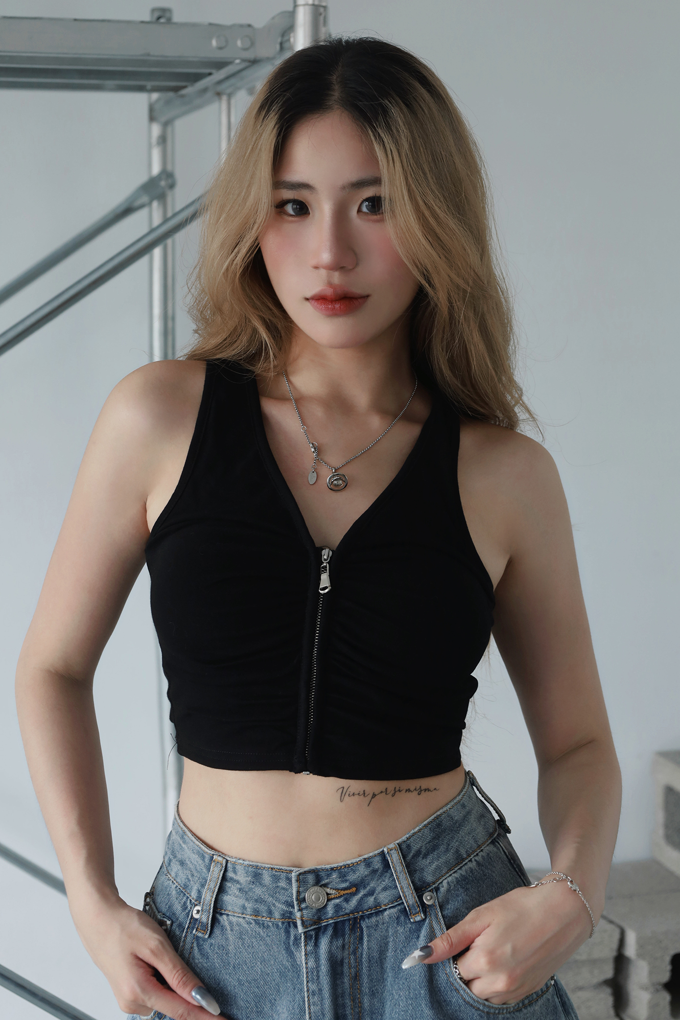 V領拉鍊抓皺背心