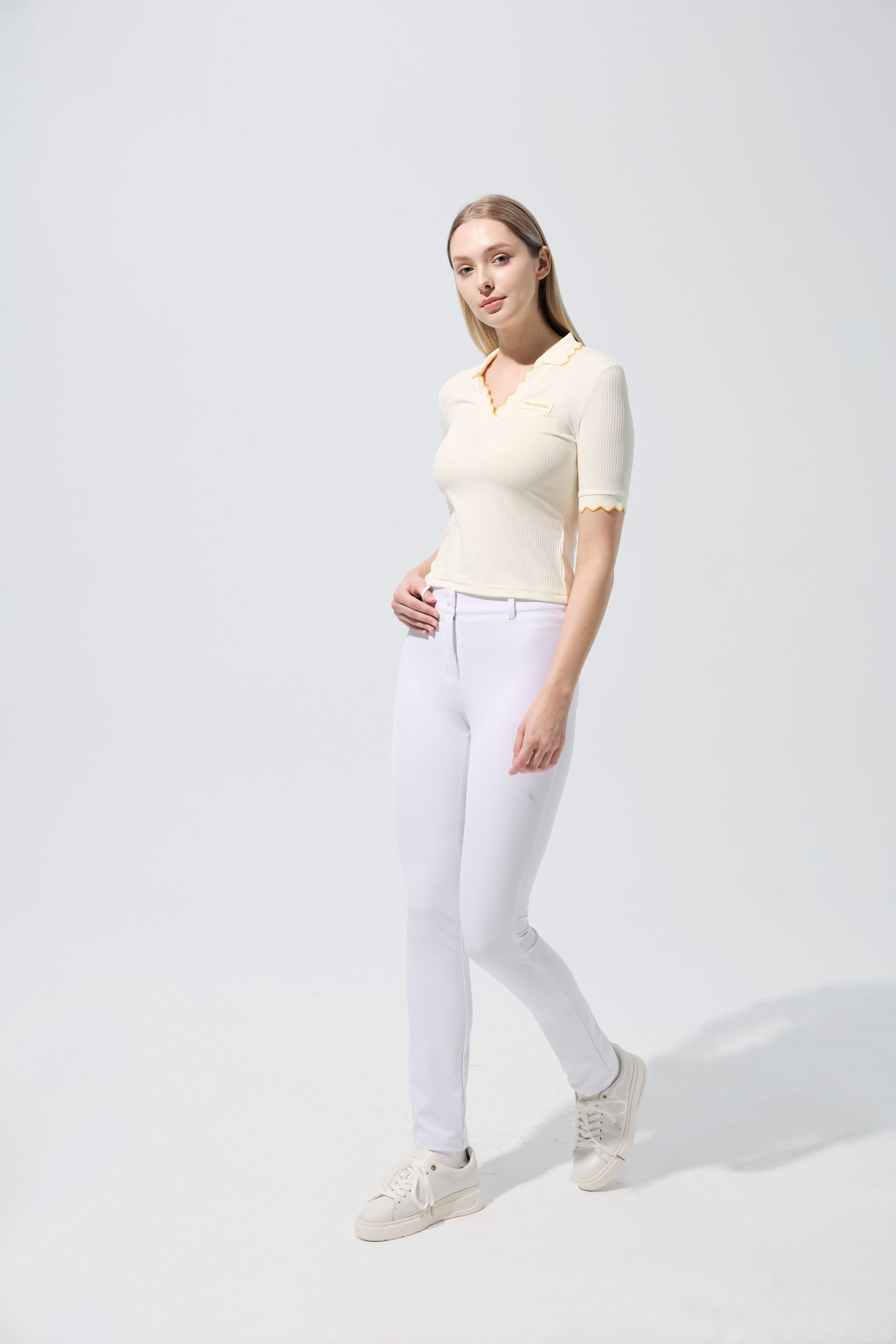 法式波紋邊女衫-豆米色