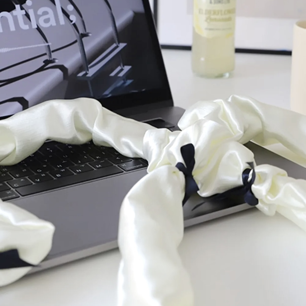 LYUBLYUSHOP 珍珠絲光線材套🔌