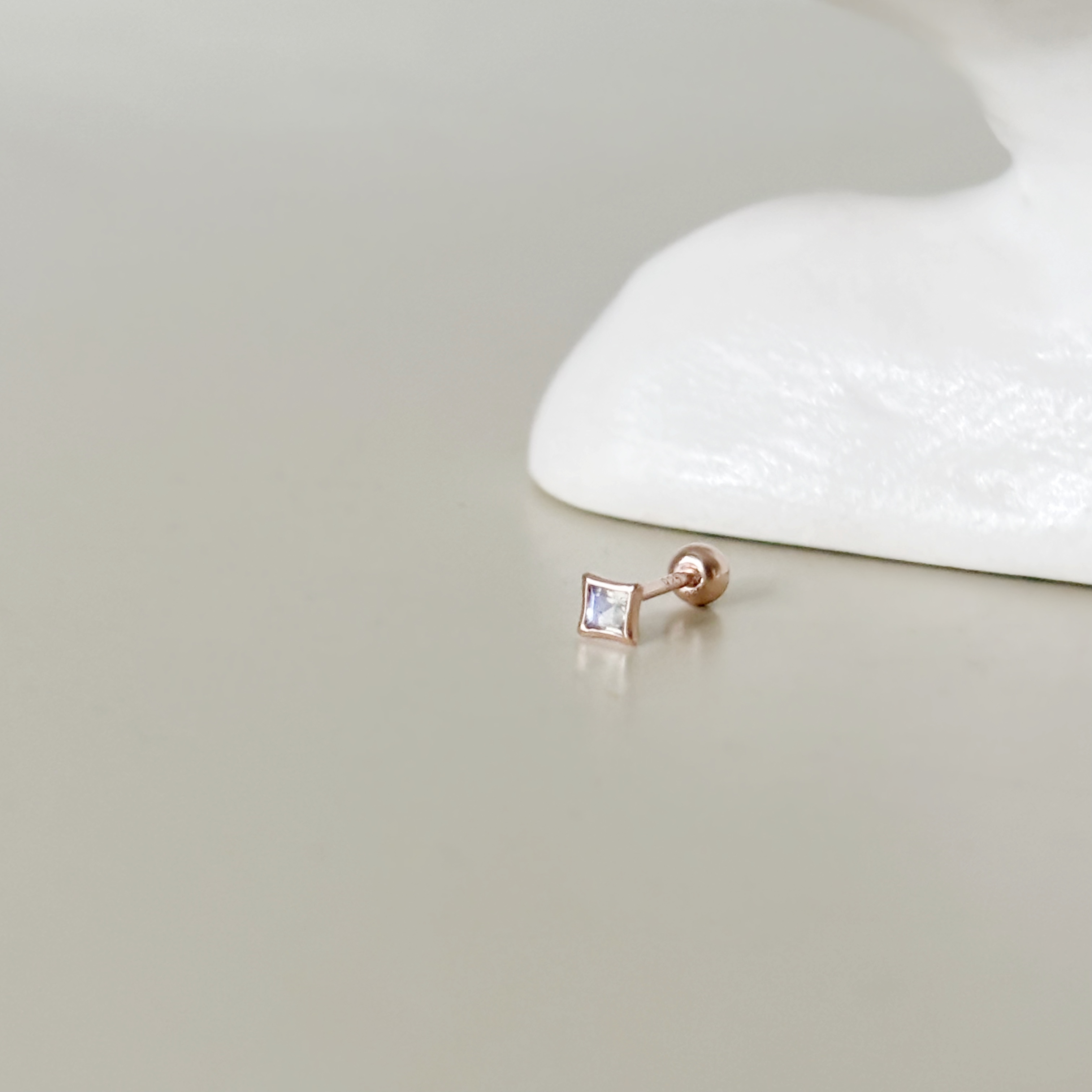 Mini bling月光石轉珠耳環