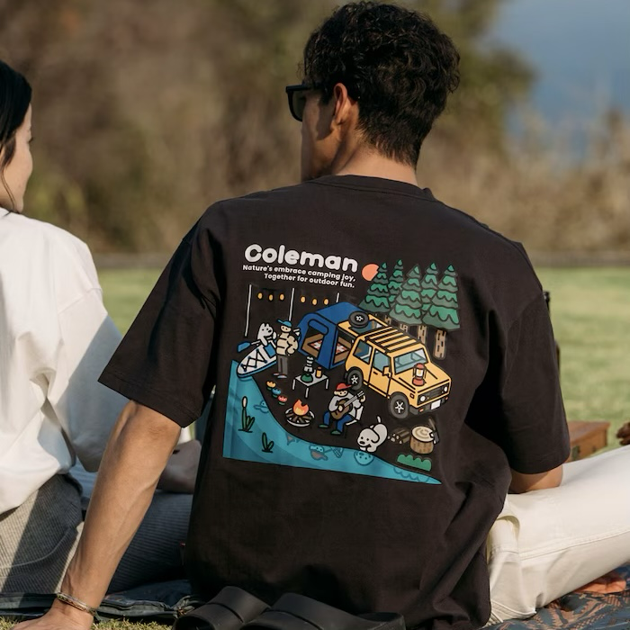 Coleman × matsui × FREAK'S STORE 聯名 matsui hug 露營 湖邊營地 狗狗玩水 印花 圓領 短袖上衣 短T 短Tee
