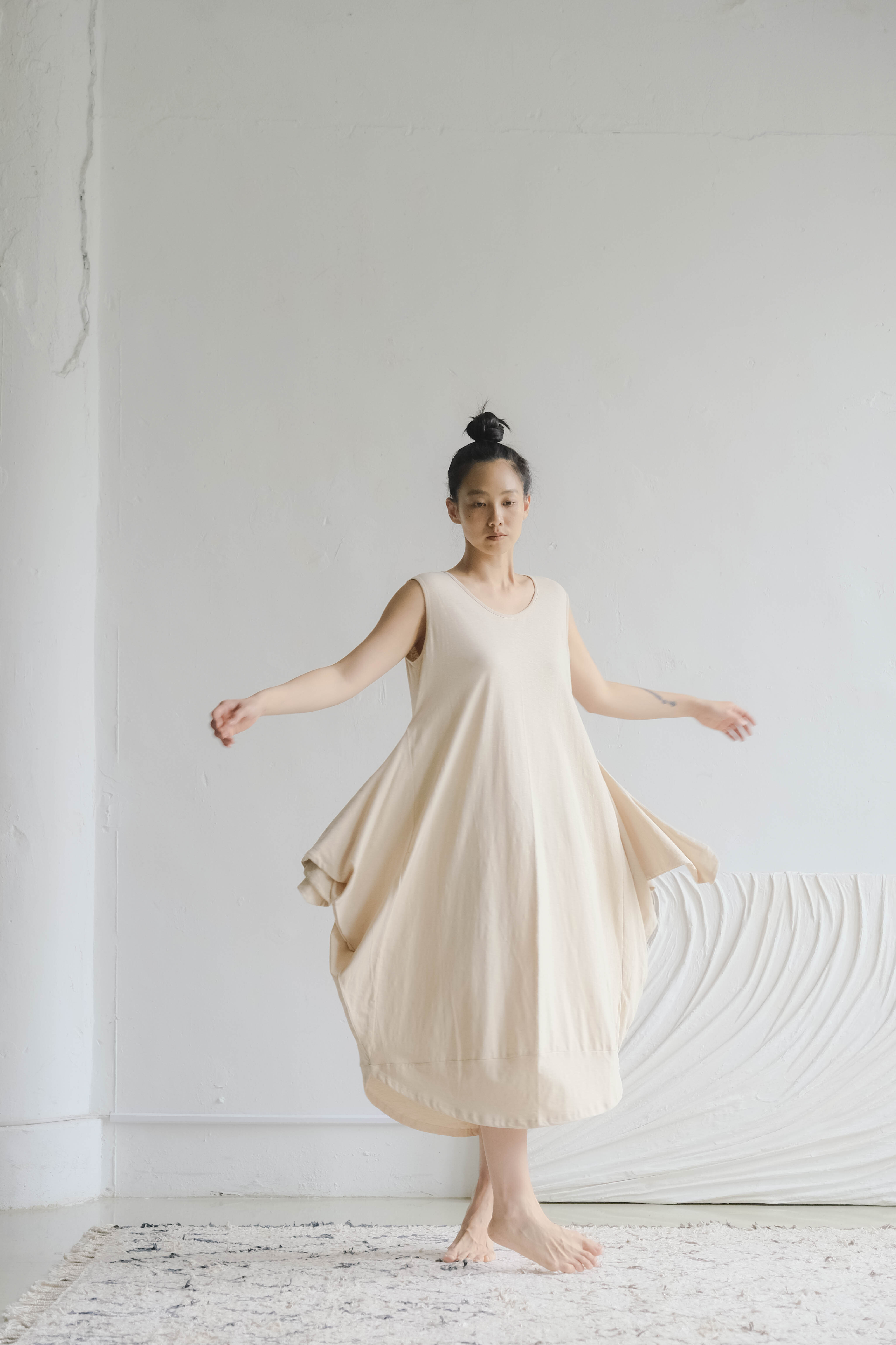小翅膀弧形下擺無袖洋裝 / 天竺棉 杏色