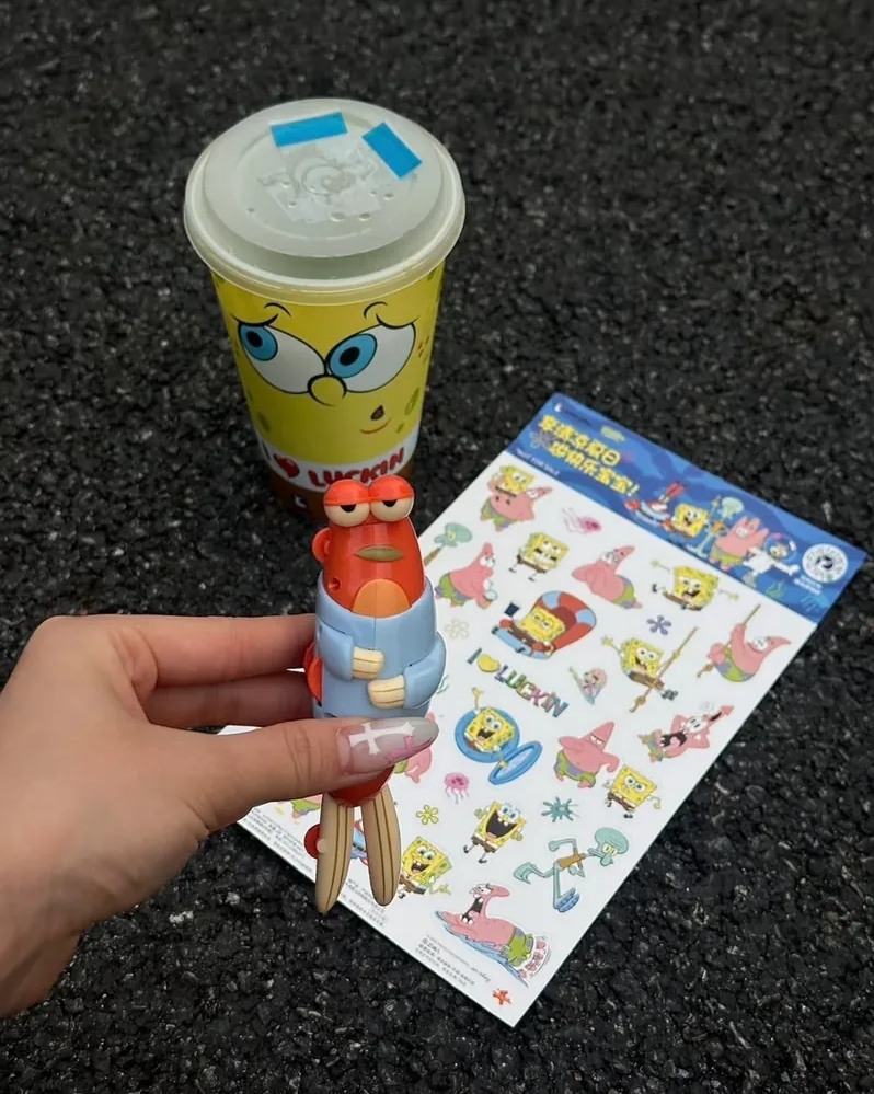 瑞幸咖啡 x 海綿寶寶 比奇堡居民 發條 玩具 聰明魚 努力魚