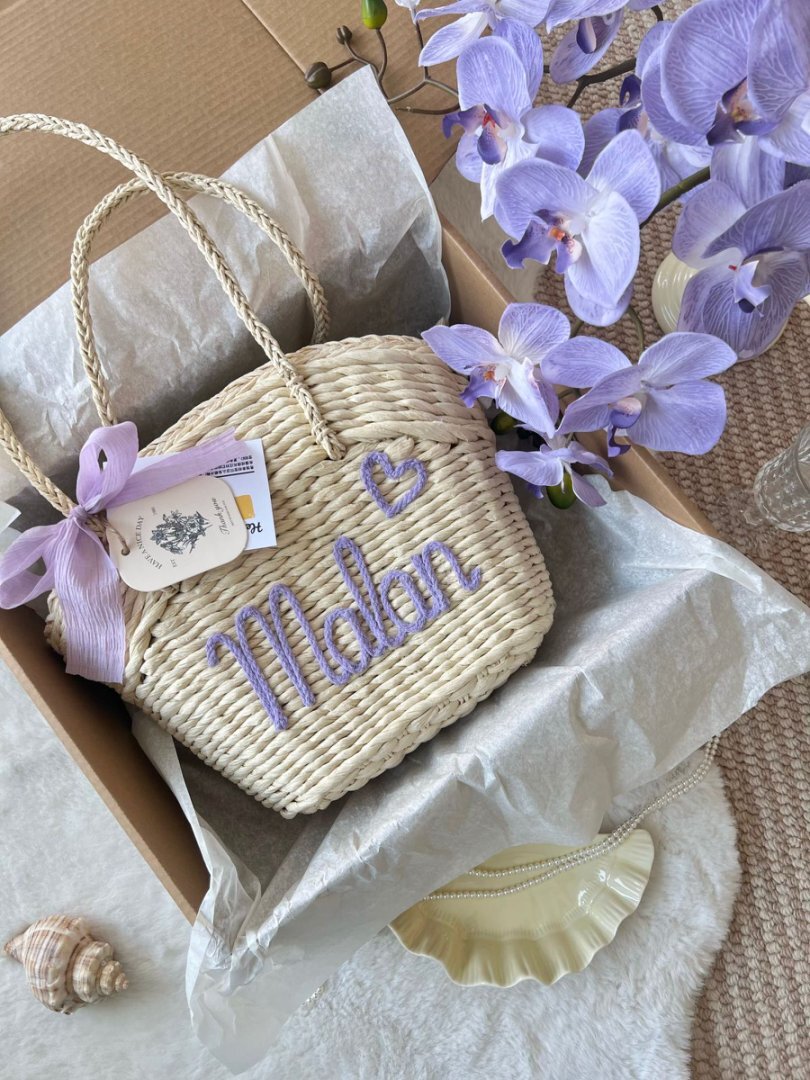 𝐊𝐫.𝐈𝐀𝐌 x 𝐓𝐡𝐚𝐢𝐥𝐚𝐧𝐝 𝐇𝐚𝐧𝐝𝐦𝐚𝐝𝐞 繡字草編織奈莉袋