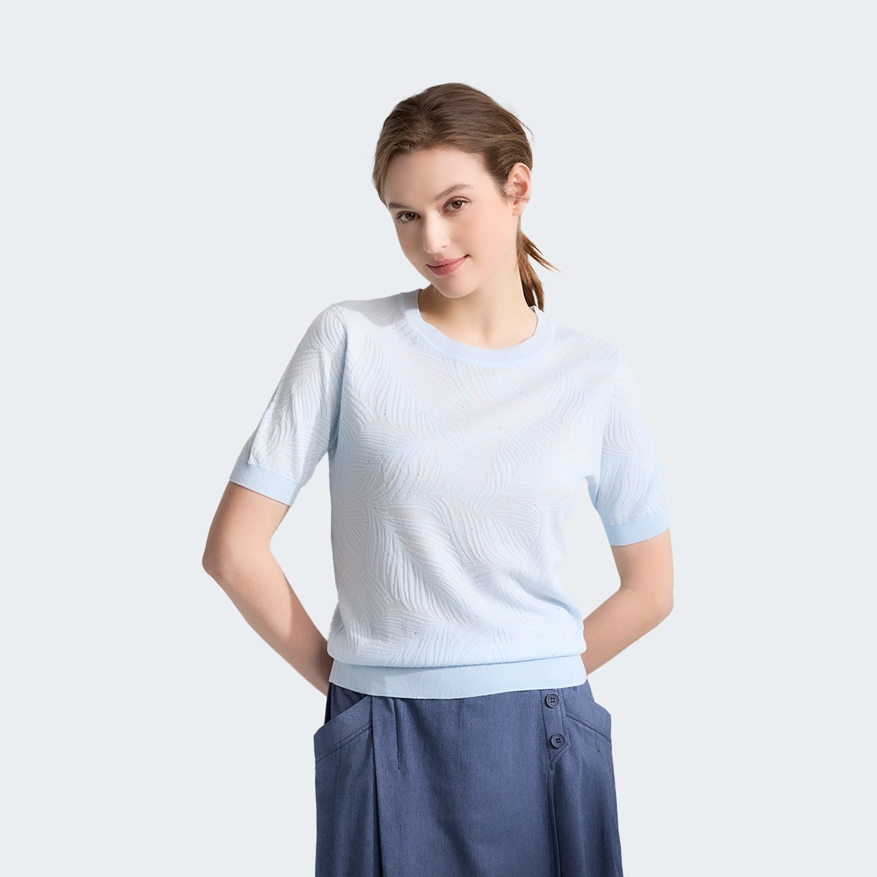 百搭壓紋燙鑽絲棉針織上衣