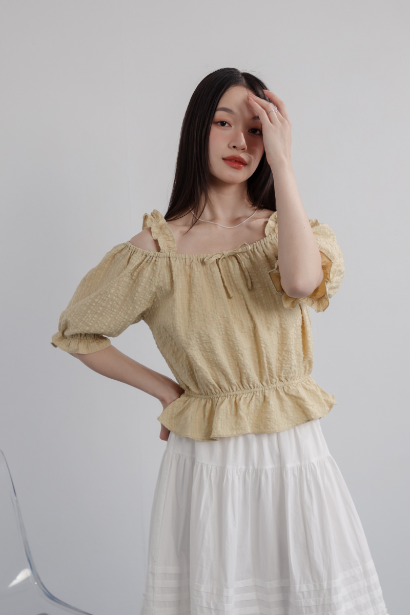 格紋荷葉邊五分袖露肩上衣