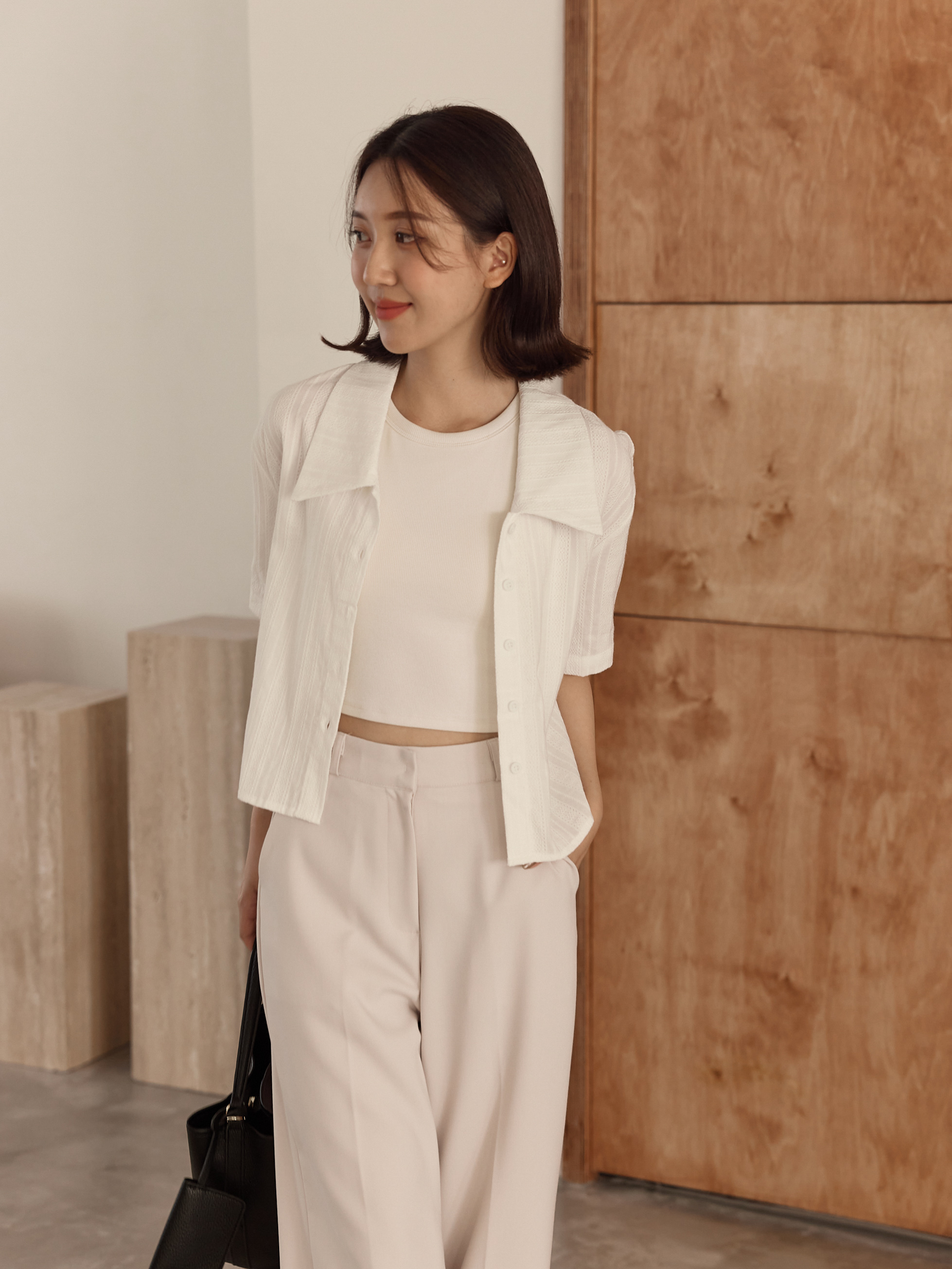 質感小尖領壓紋襯衫