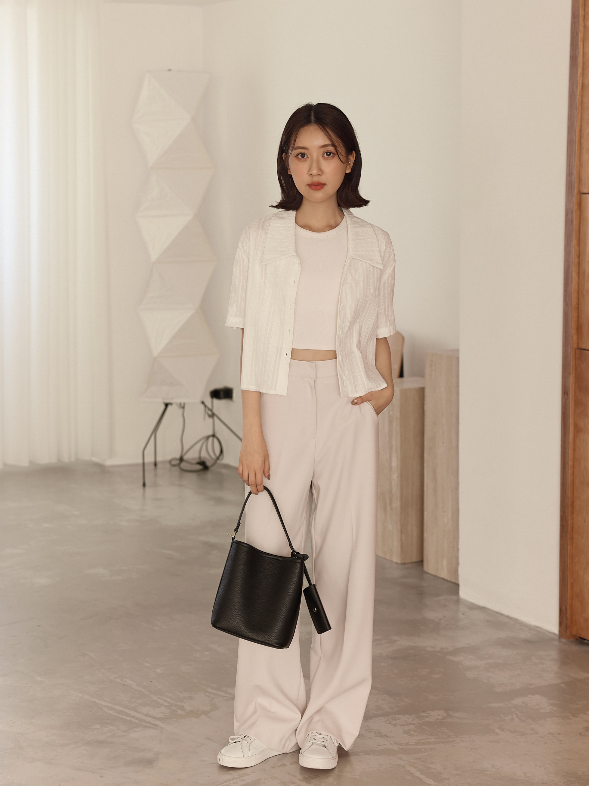 質感小尖領壓紋襯衫