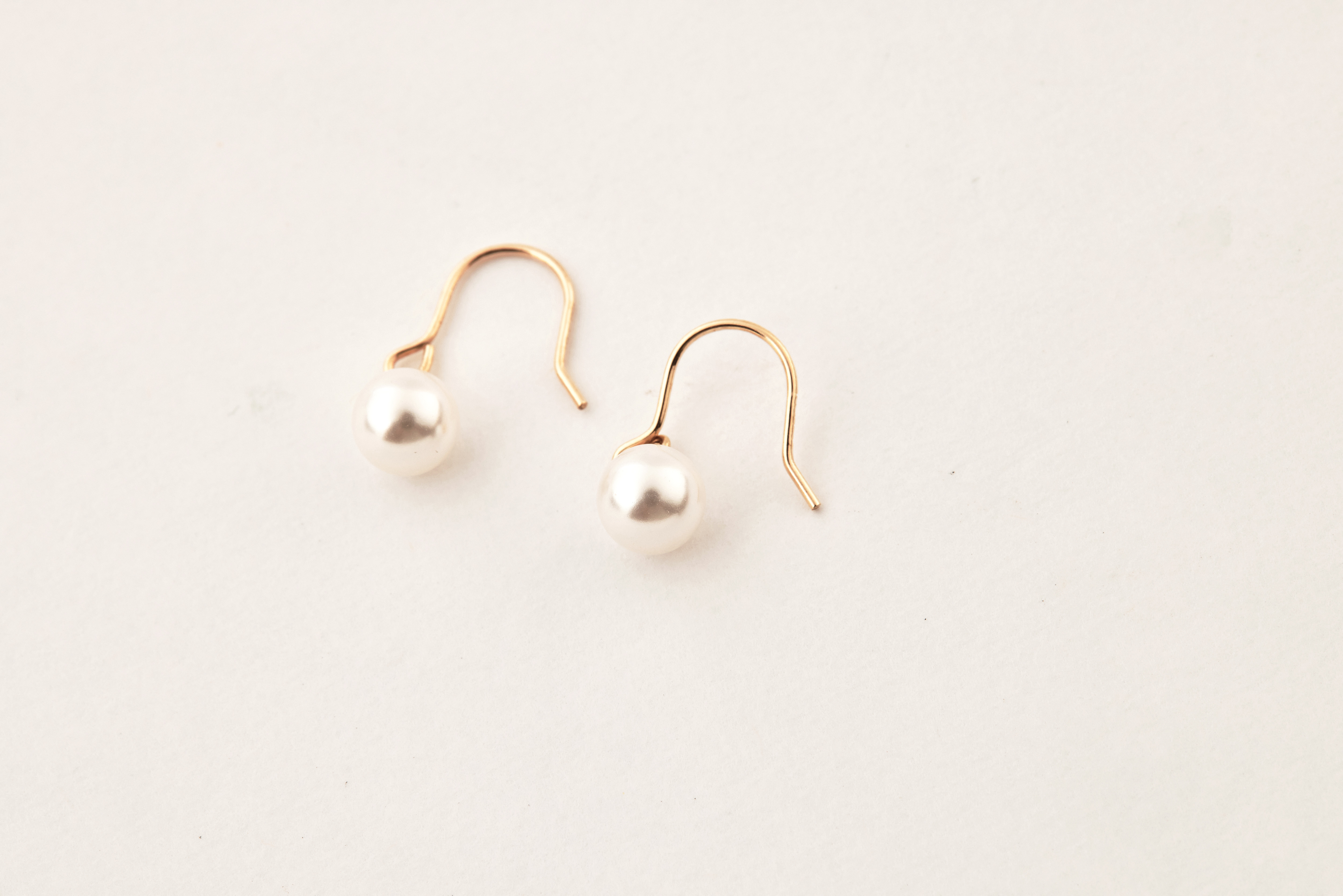 14kgf 奧地利人工珍珠耳環平放拍攝