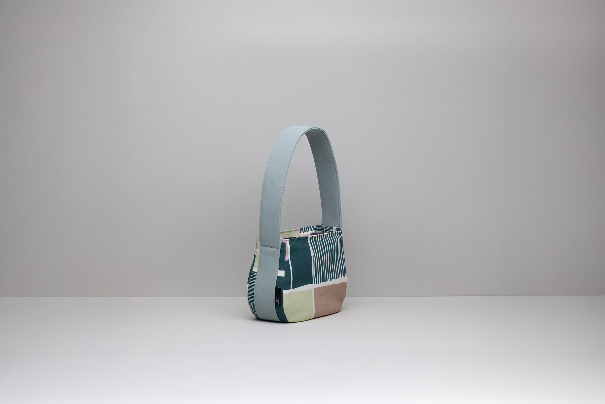 再生皮革彎月包 / 方塊綠