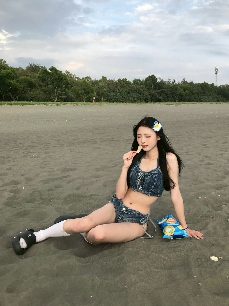 出片牛仔辣妹🤳🏻 牛仔毛邊兩件式泳衣  #藍色