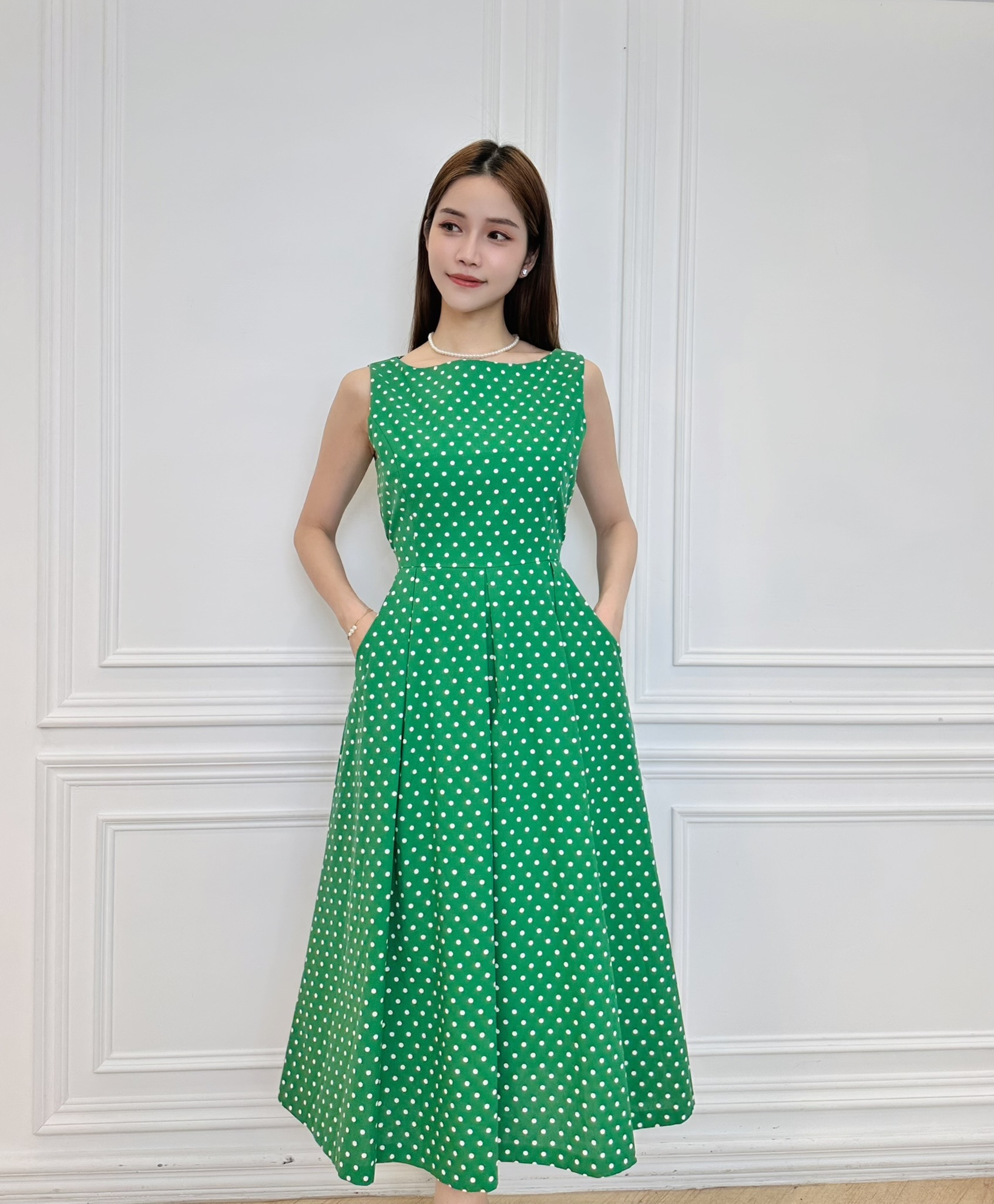 點點傘襬圓領長洋