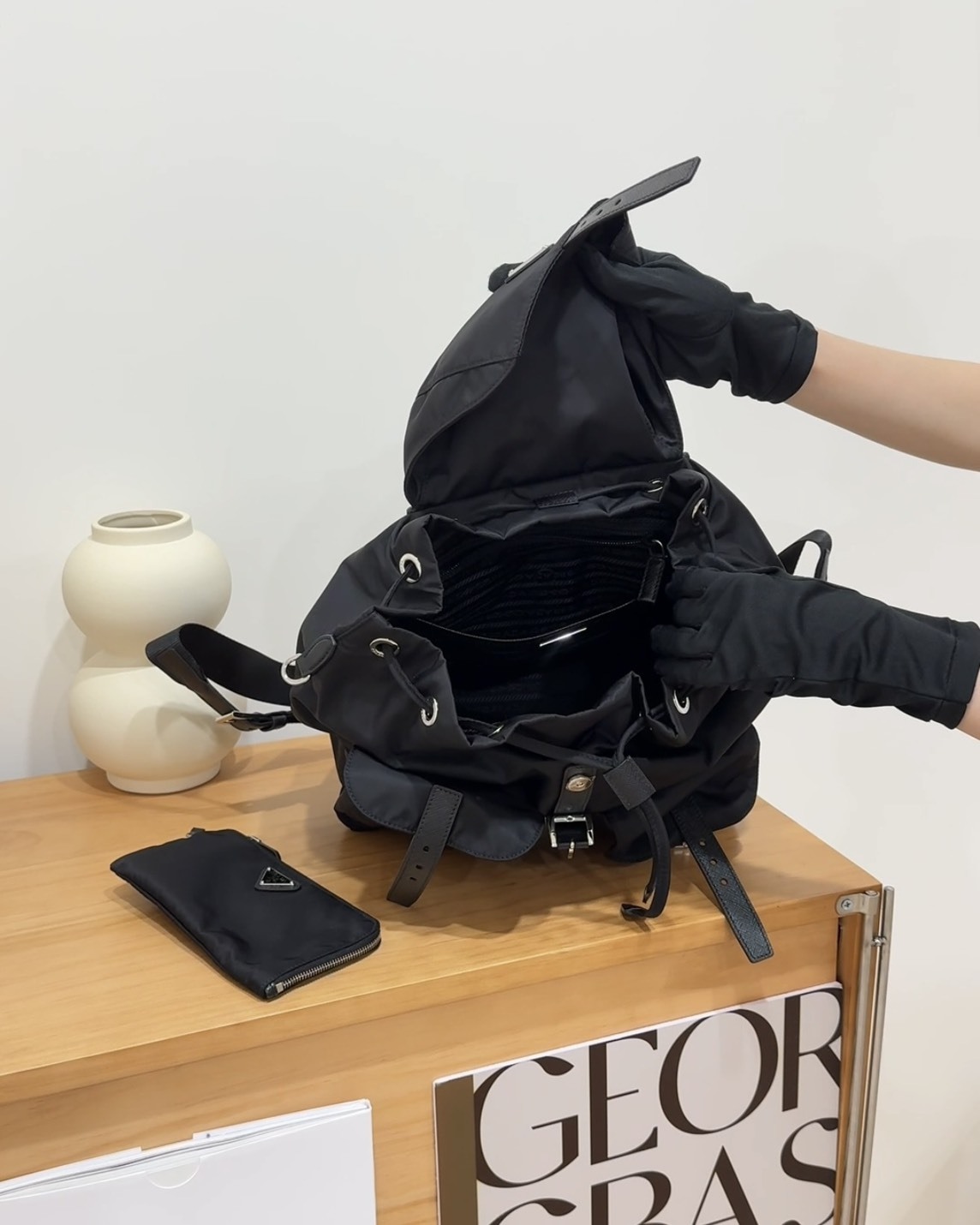 PRADA｜尼龍中號後背包 黑色