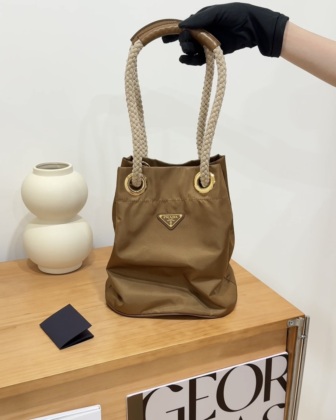 PRADA｜MARINER 尼龍小號水桶袋 深金黃色