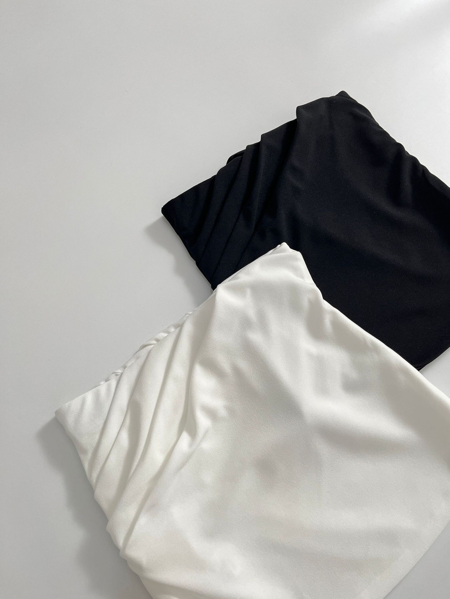 單邊抓皺 平口上衣(黑/白/黃)