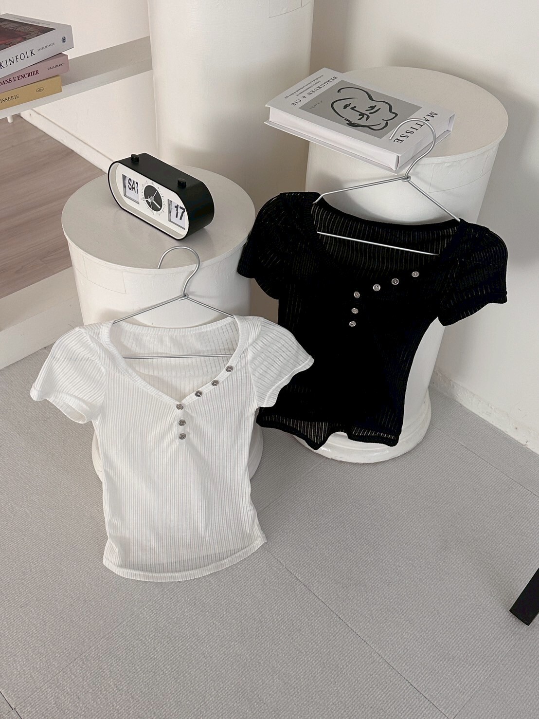 美式V領排扣透膚上衣2colors