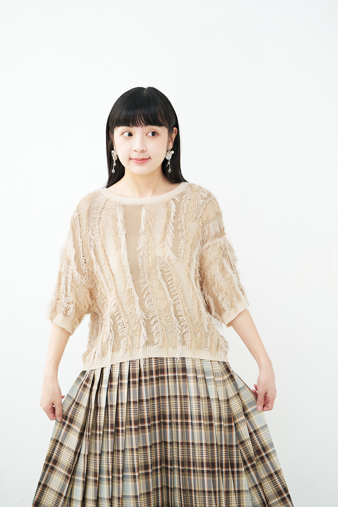 溫柔是有形的！麻觸感流蘇上衣(兩色-米膚)