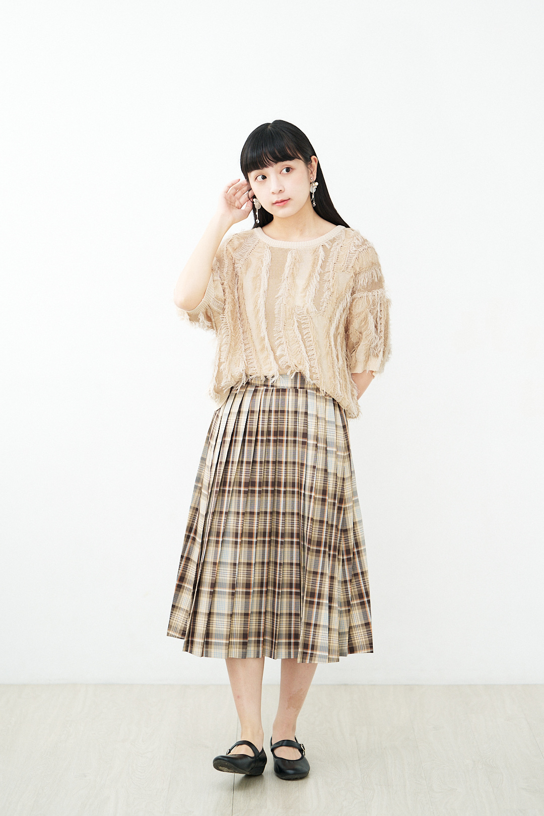 溫柔是有形的！麻觸感流蘇上衣(兩色-米膚)