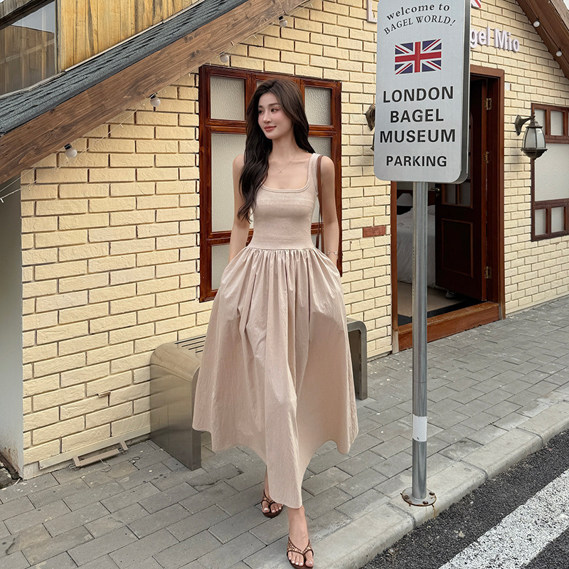 方領收腰 大裙襬休閒洋裝(杏/黑)