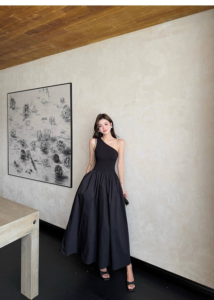 斜肩收腰 大裙襬洋裝(杏/黑)