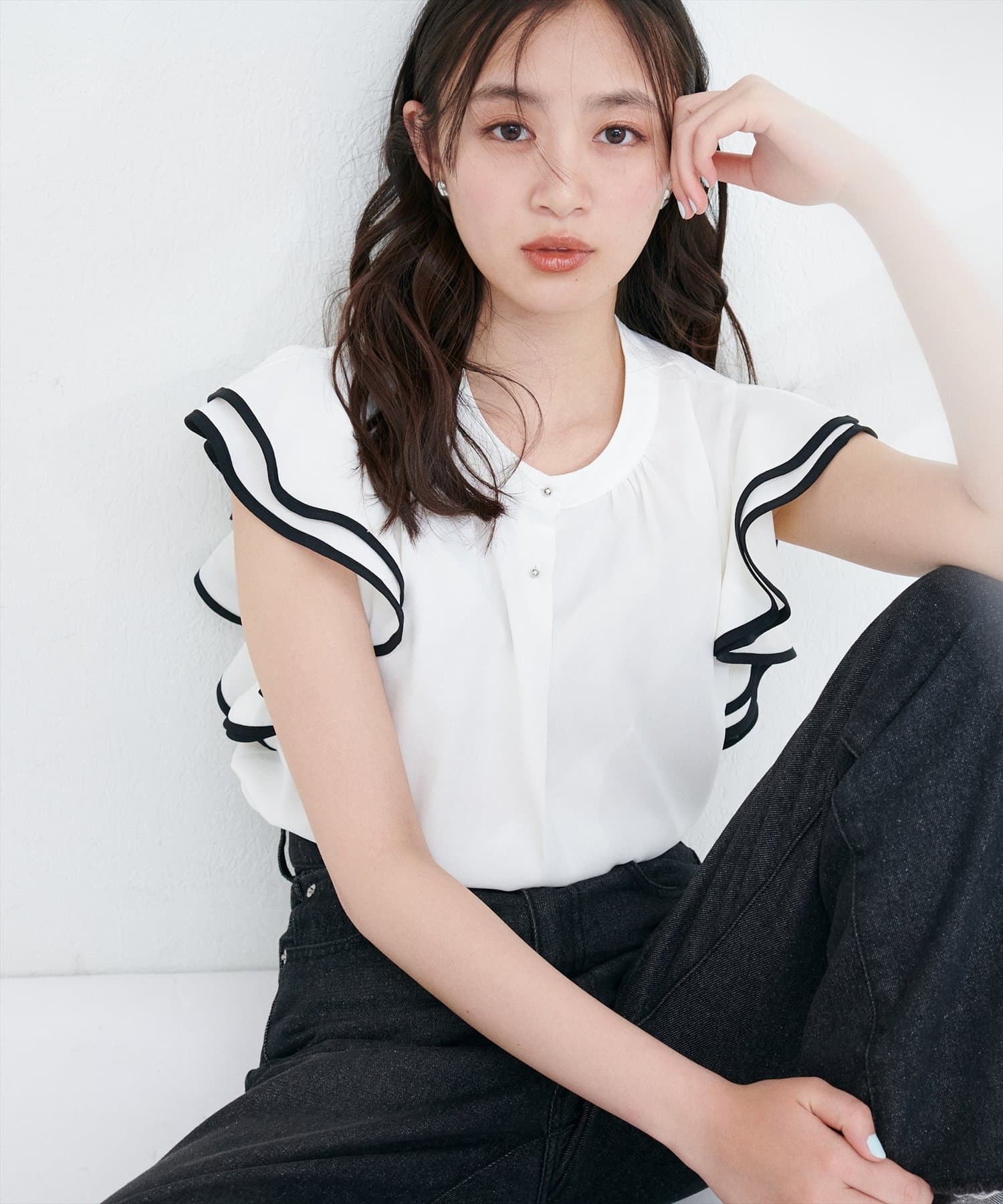 natural couture(ナチュラルクチュール)  【WEB限定】配色ラッフルスリーブブラウス白（0351041210）