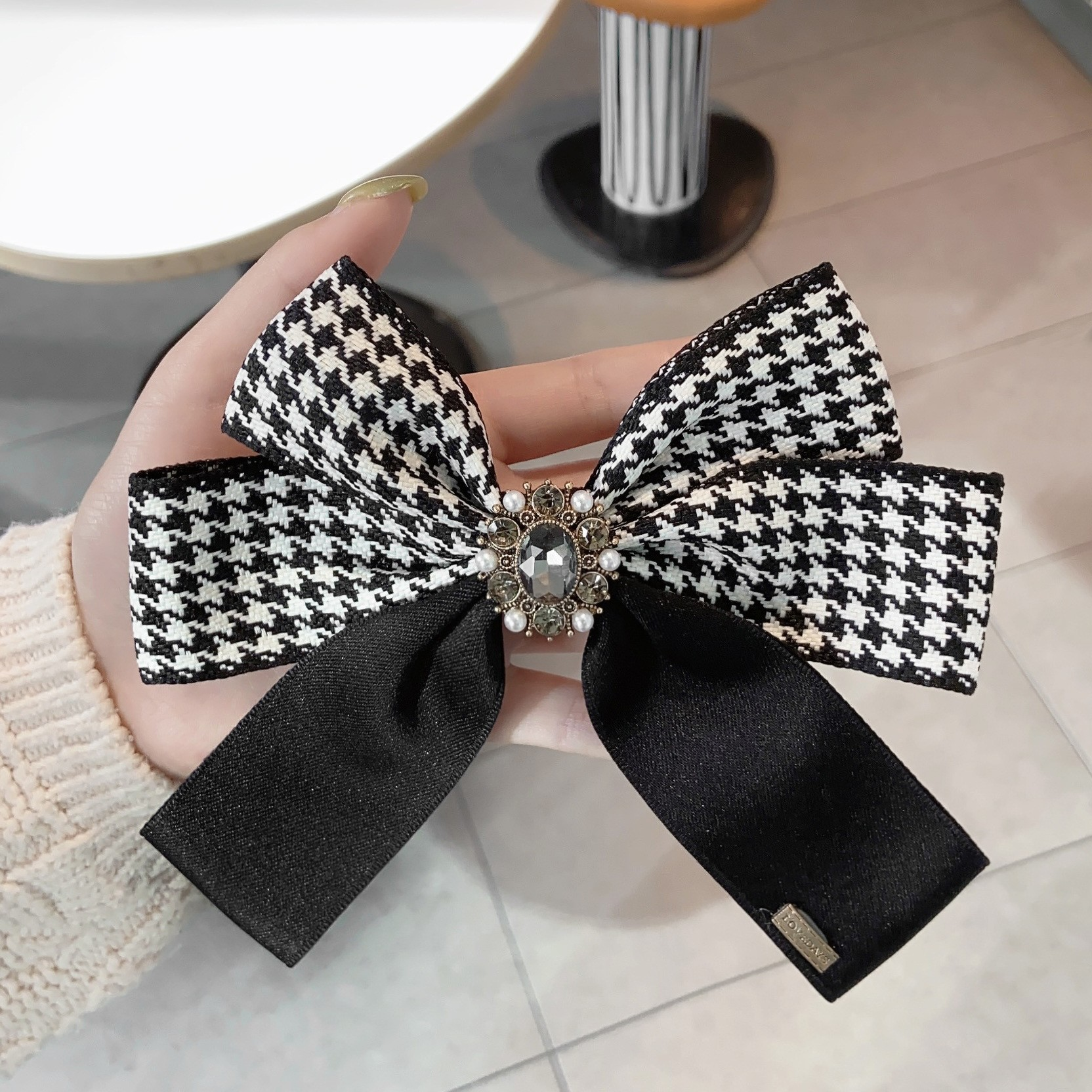 Elegant Tweed-Style Houndstooth Bow Clip