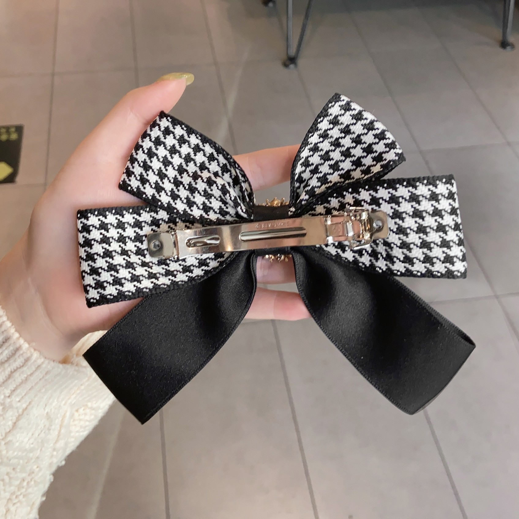 Elegant Tweed-Style Houndstooth Bow Clip