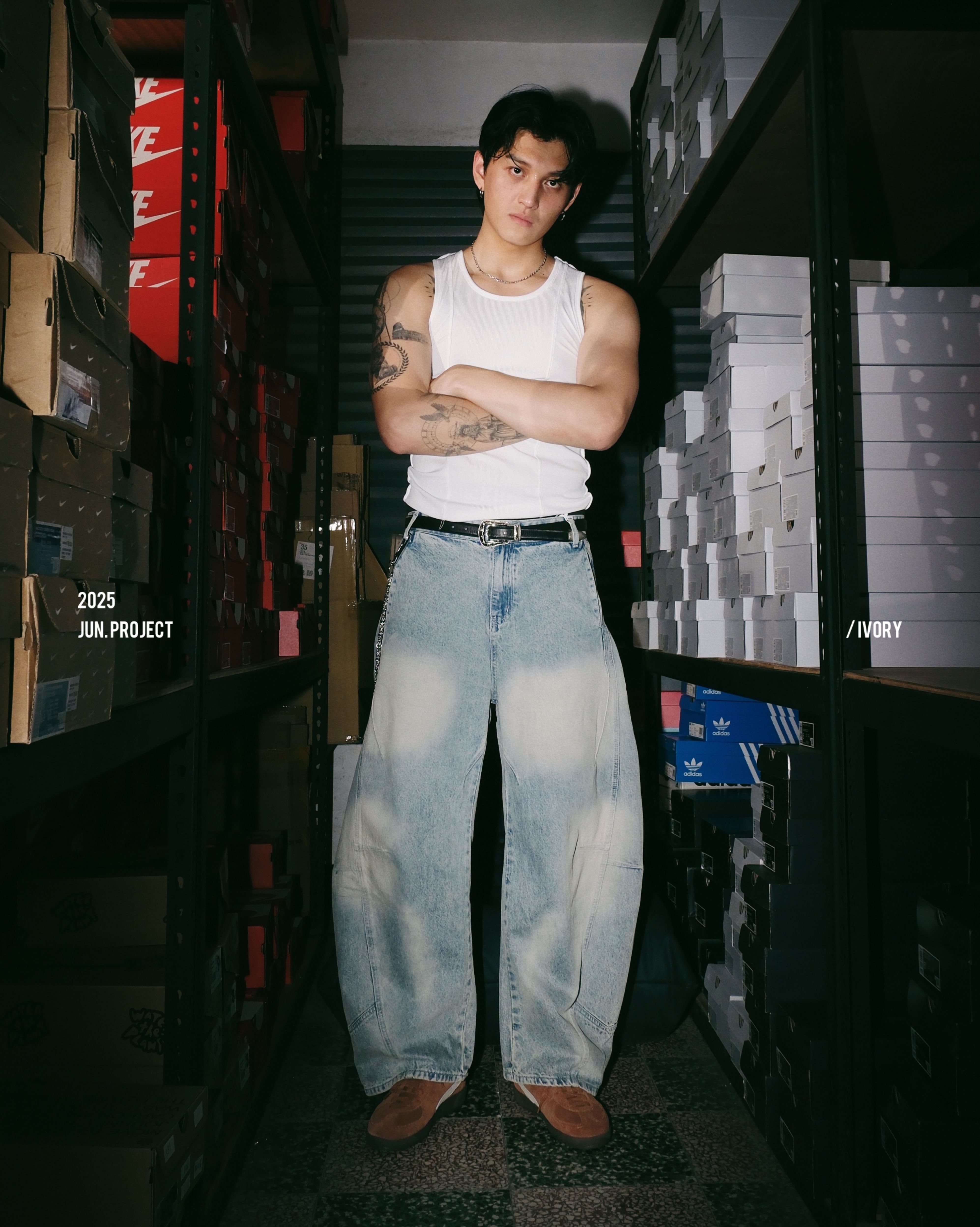 IVORY 寬鬆 彎刀 刷白 牛仔褲 刷色淺藍【CK9333】