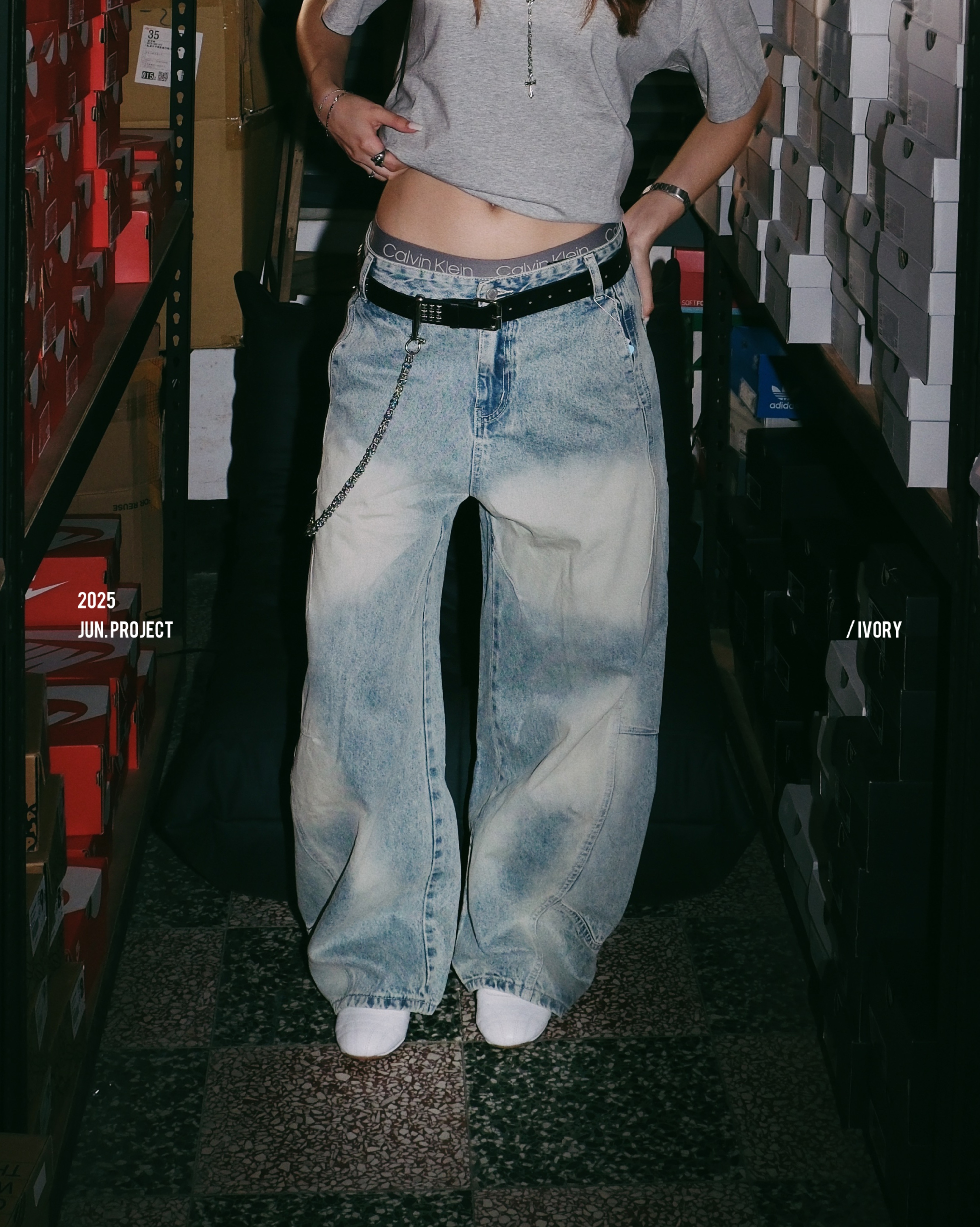 IVORY 寬鬆 彎刀 刷白 牛仔褲 刷色淺藍【CK9333】