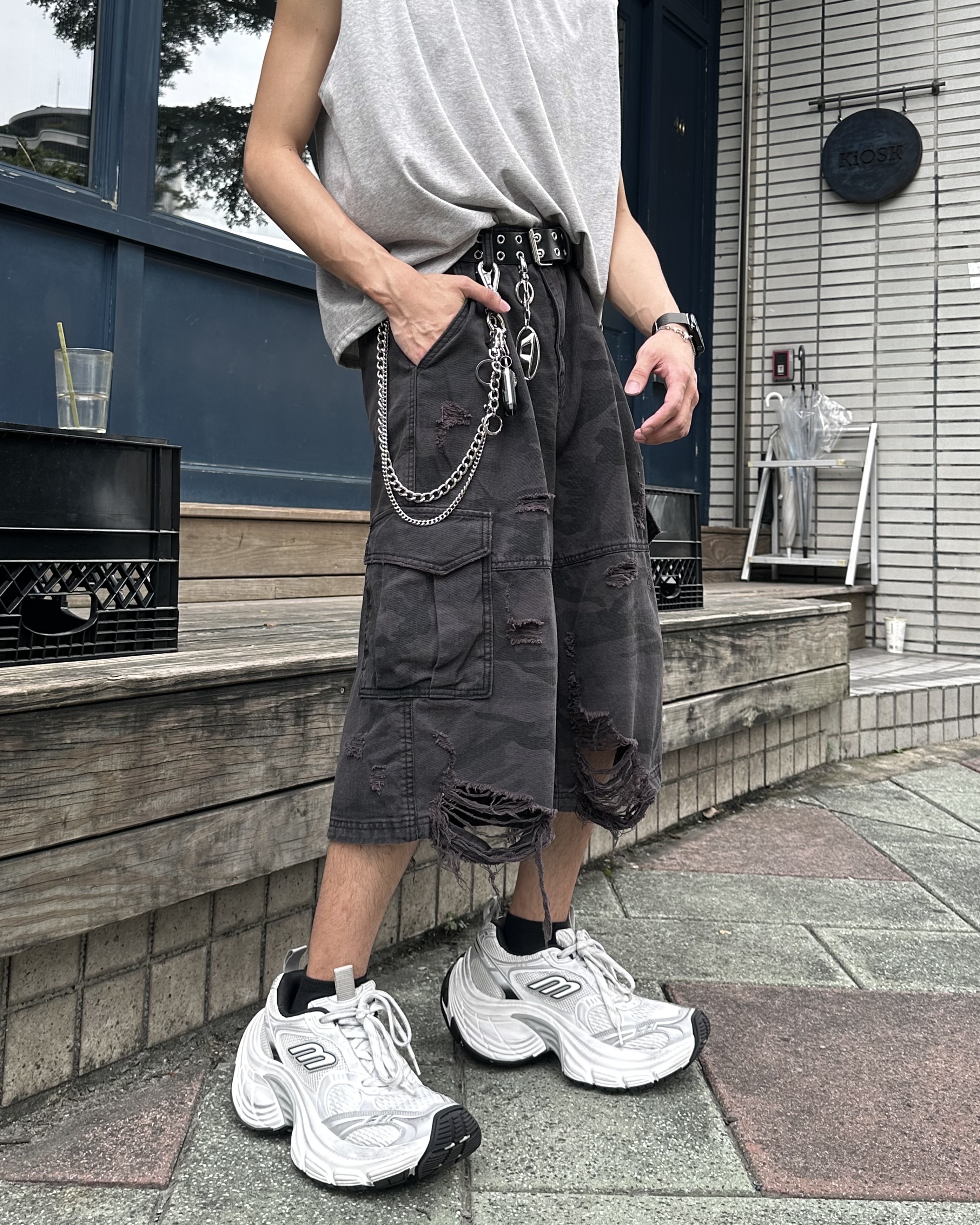 𝐇·𝐓·𝐒 韓國 迷彩設計 戰損 百慕達 破壞 大口袋 七分 膝下 寬鬆 短褲